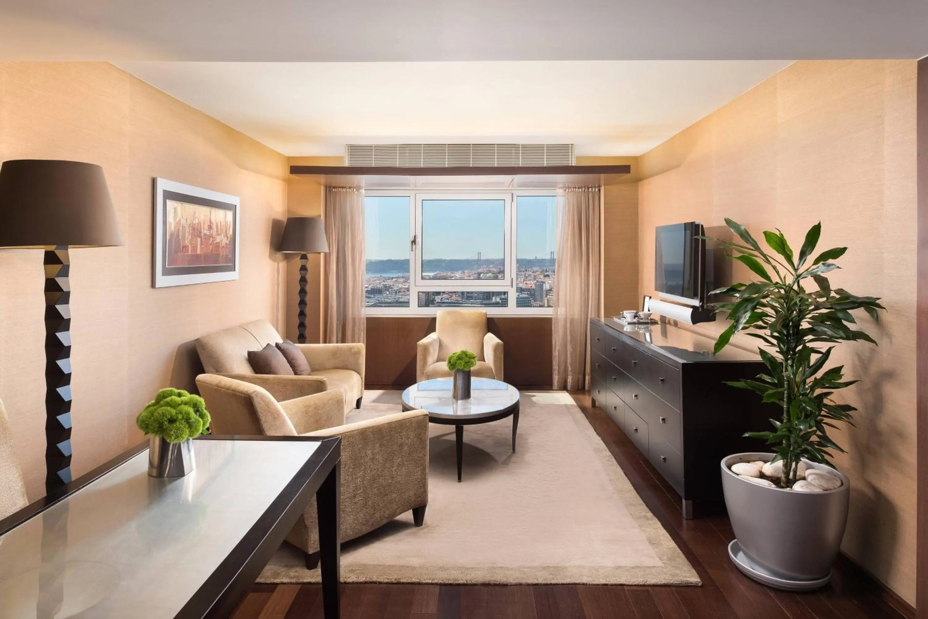 Living room, Bed in Sheraton Lisboa Hotel & Spa