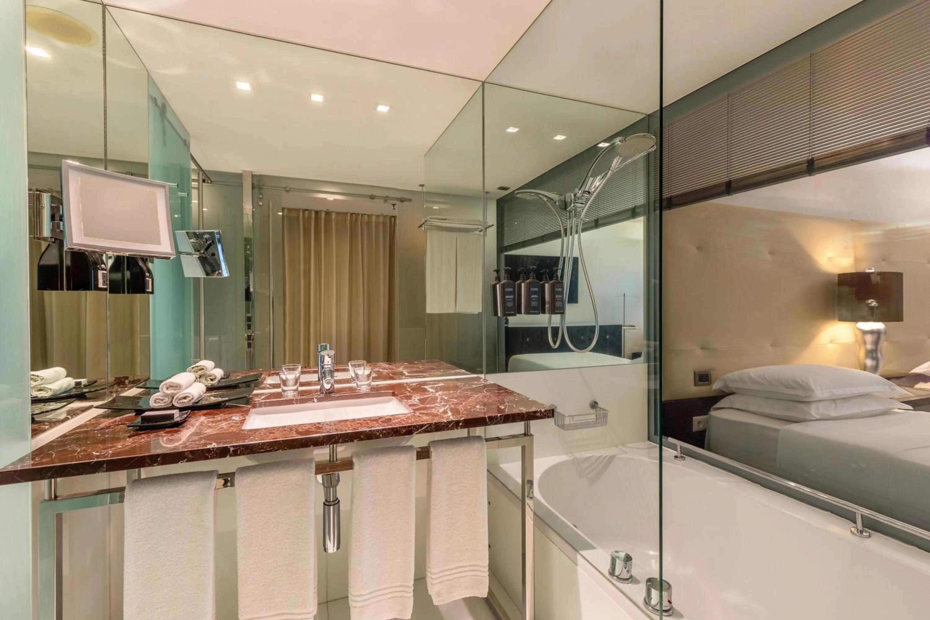 Bathroom, Bed in Sheraton Lisboa Hotel & Spa
