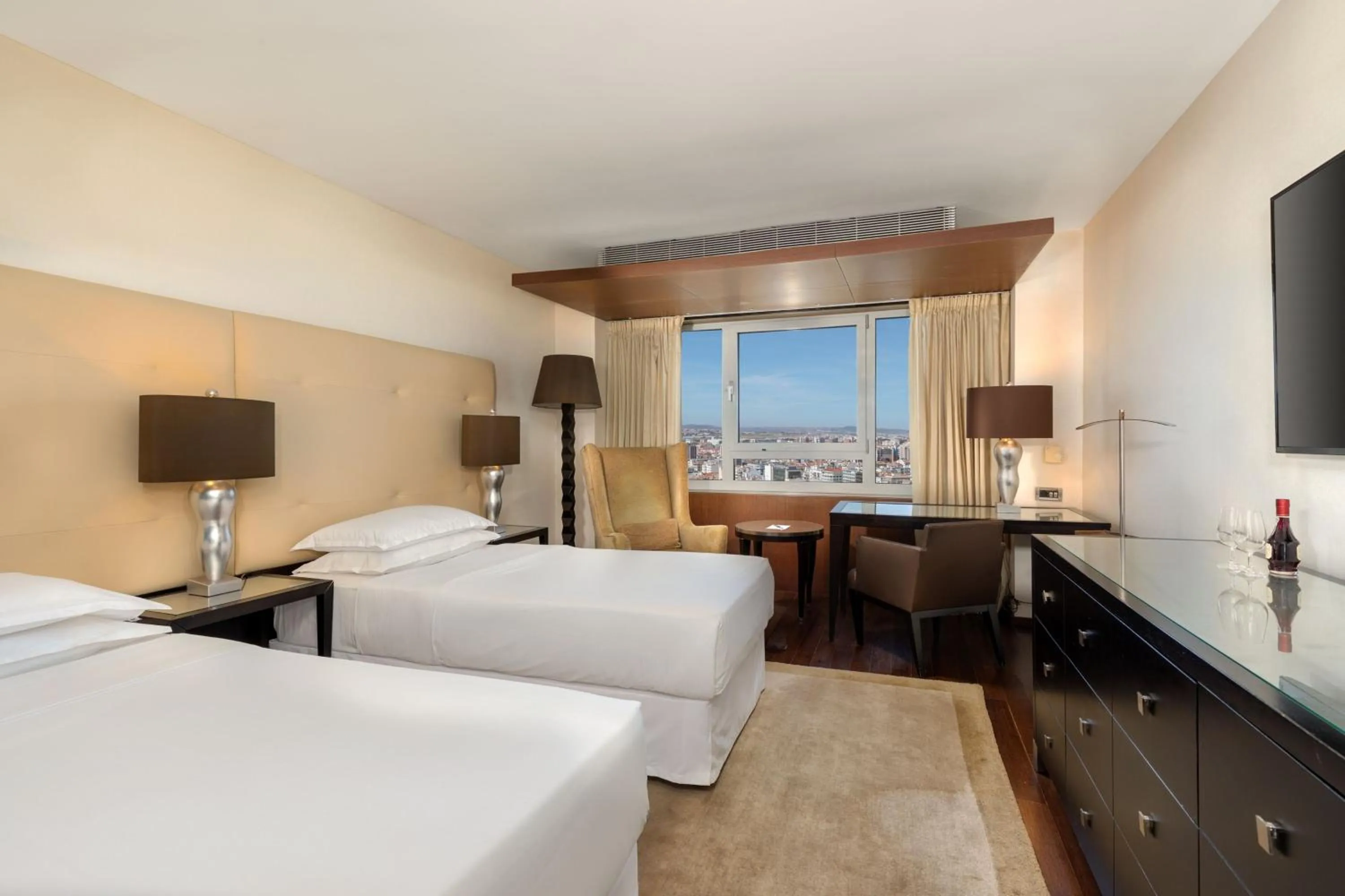 Photo of the whole room, Bed in Sheraton Lisboa Hotel & Spa