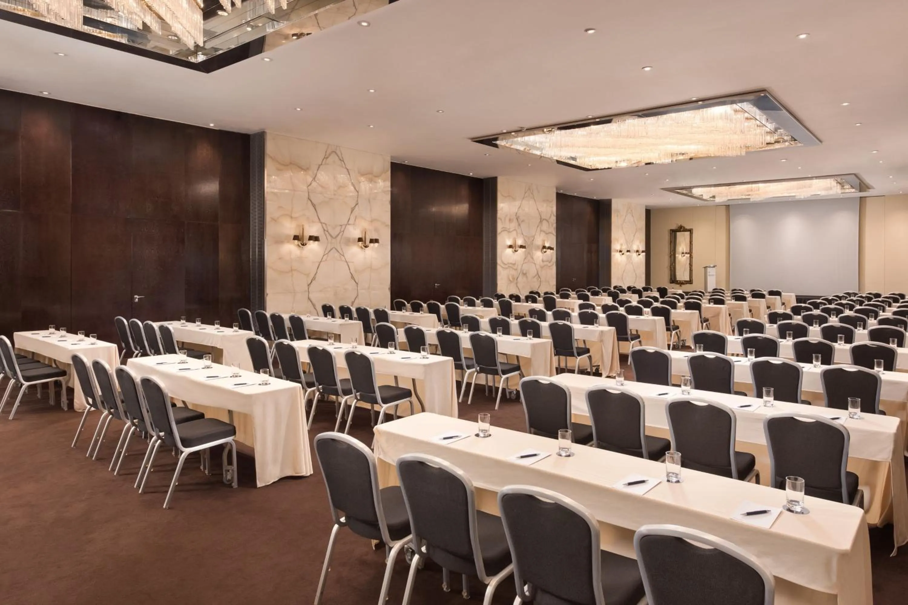 Meeting/conference room in Sheraton Lisboa Hotel & Spa