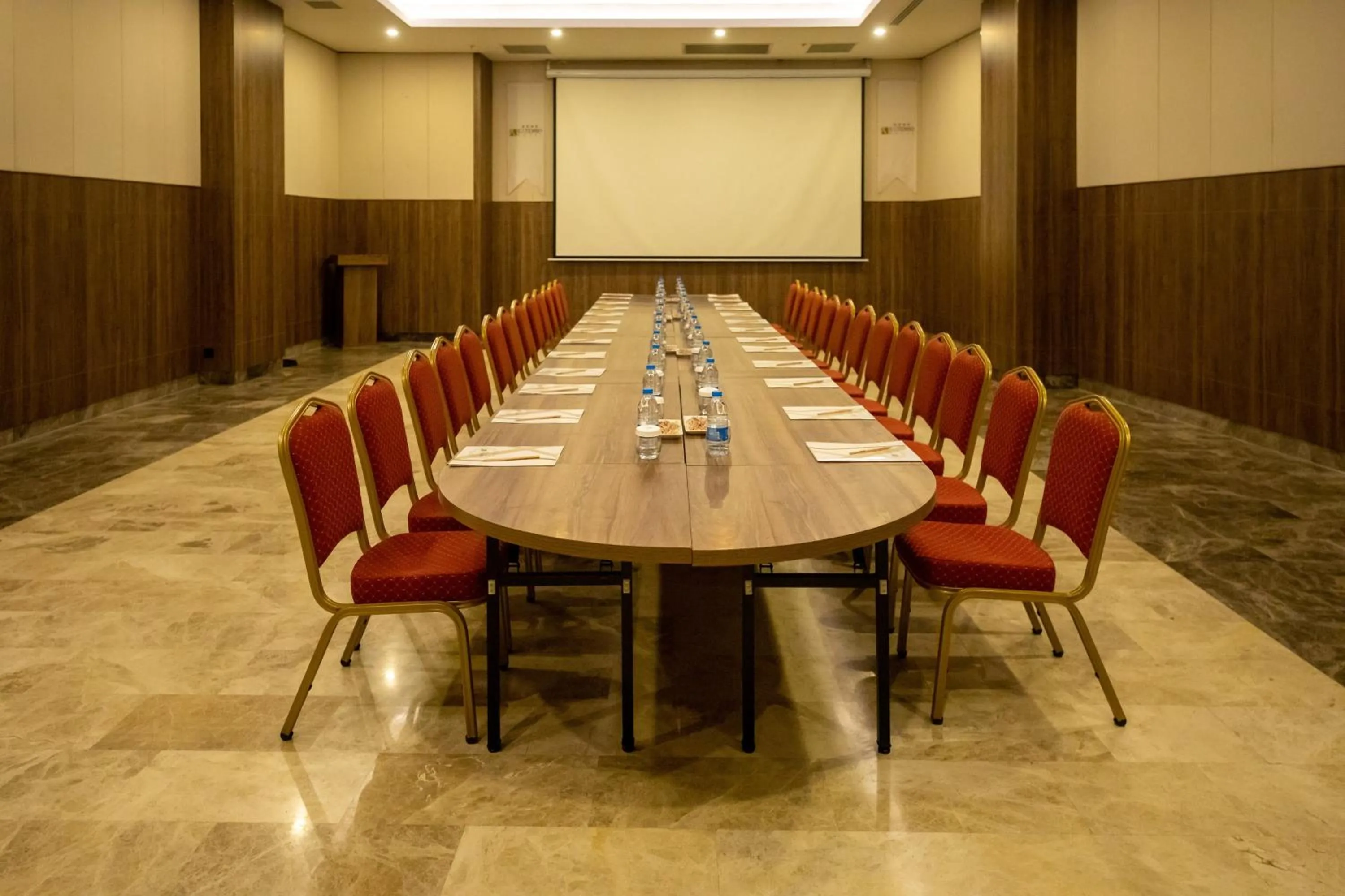 Meeting/conference room in Extenso Hotel
