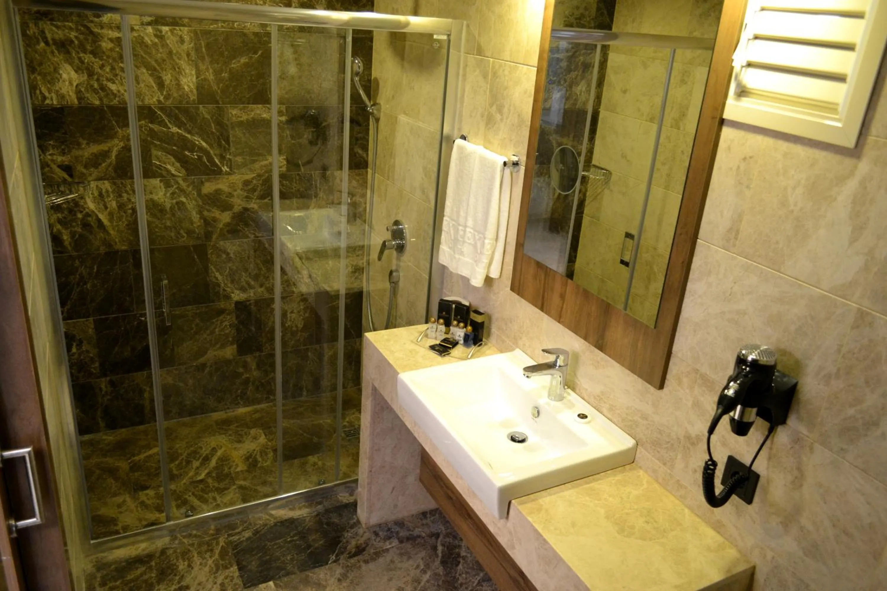 Bathroom in Extenso Hotel