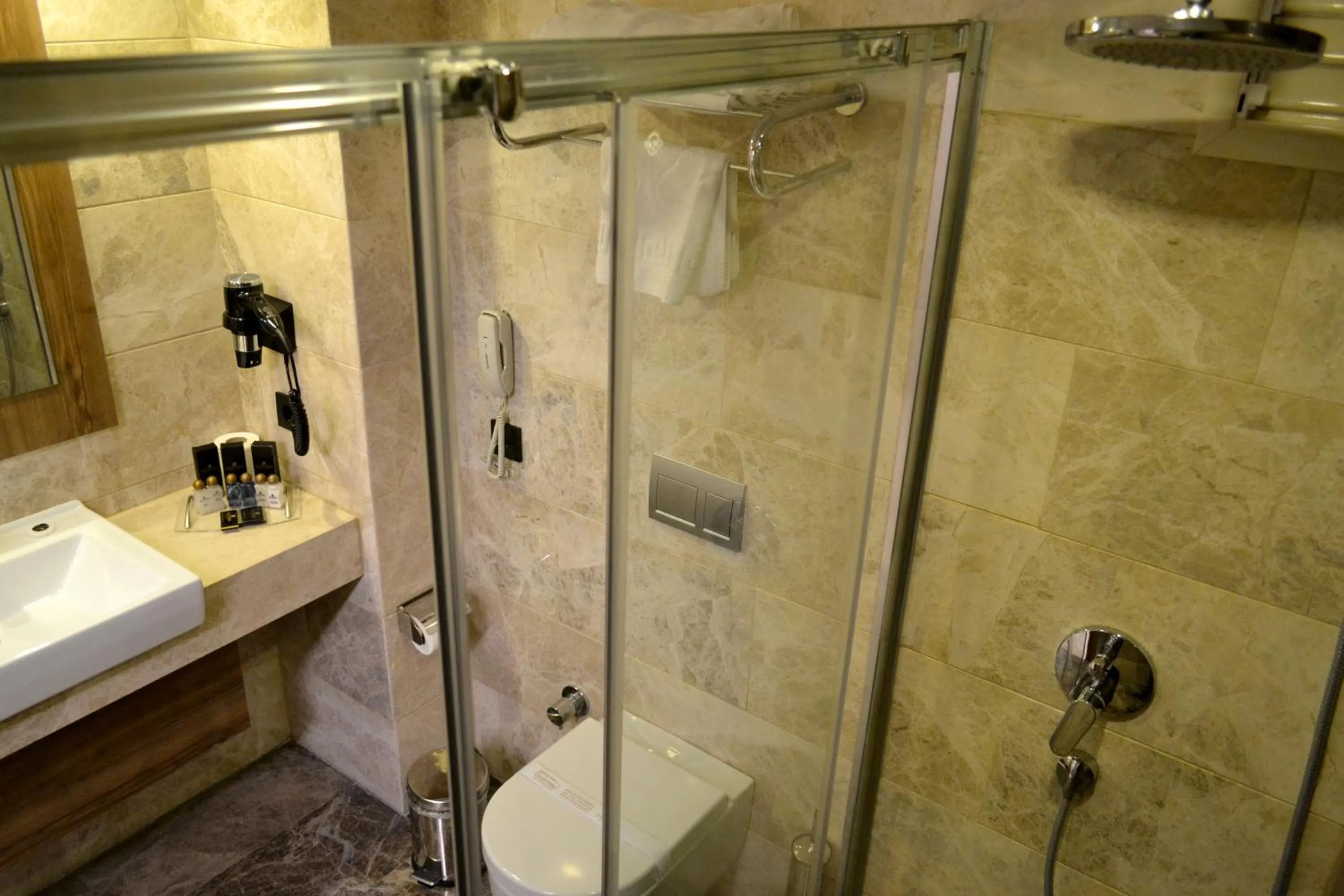 Bathroom in Extenso Hotel