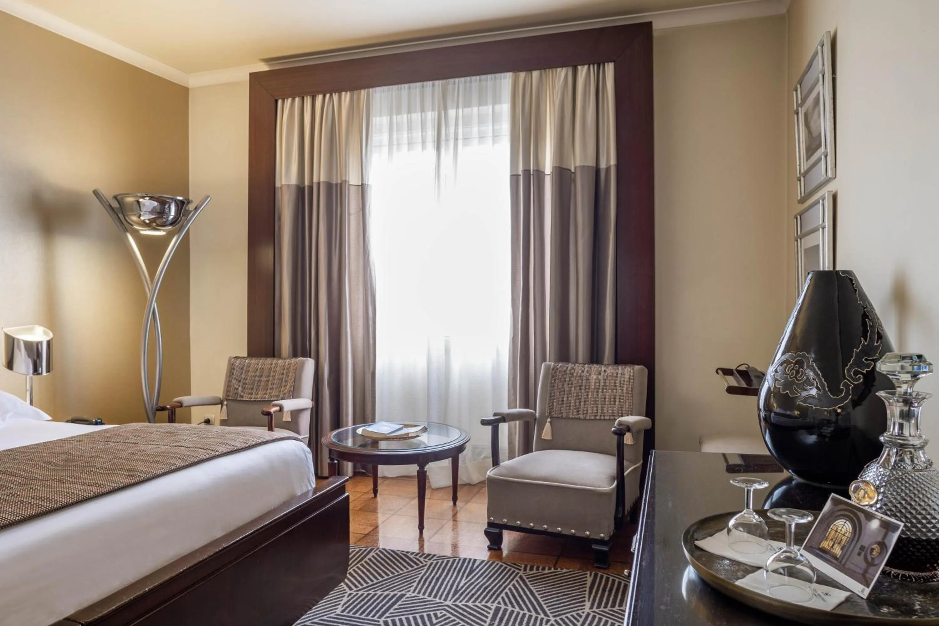 Bedroom, Bed in Hotel Britania Art Deco - Lisbon Heritage Collection - Avenida