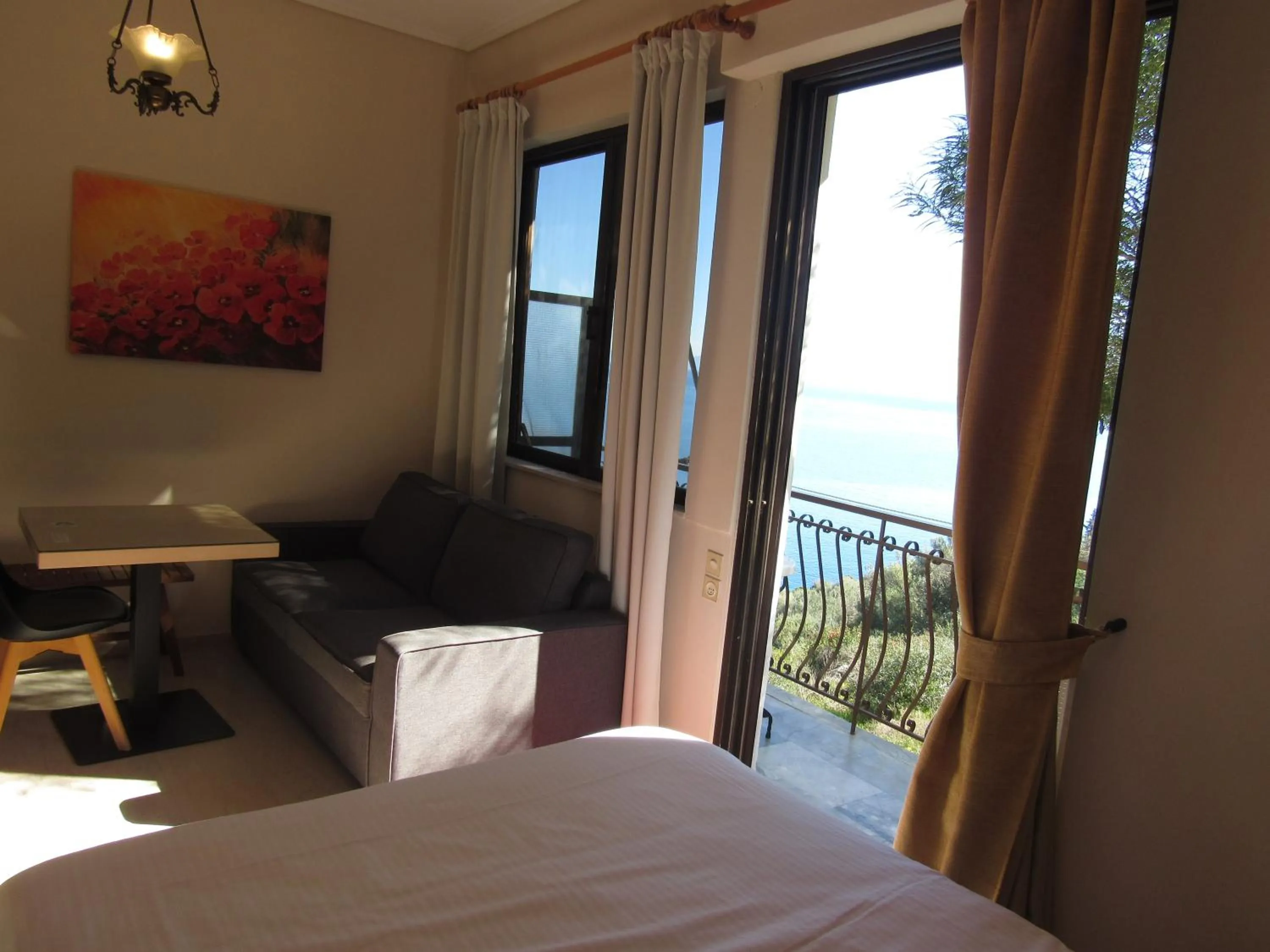 Natural landscape, Bed in Kallisto studios