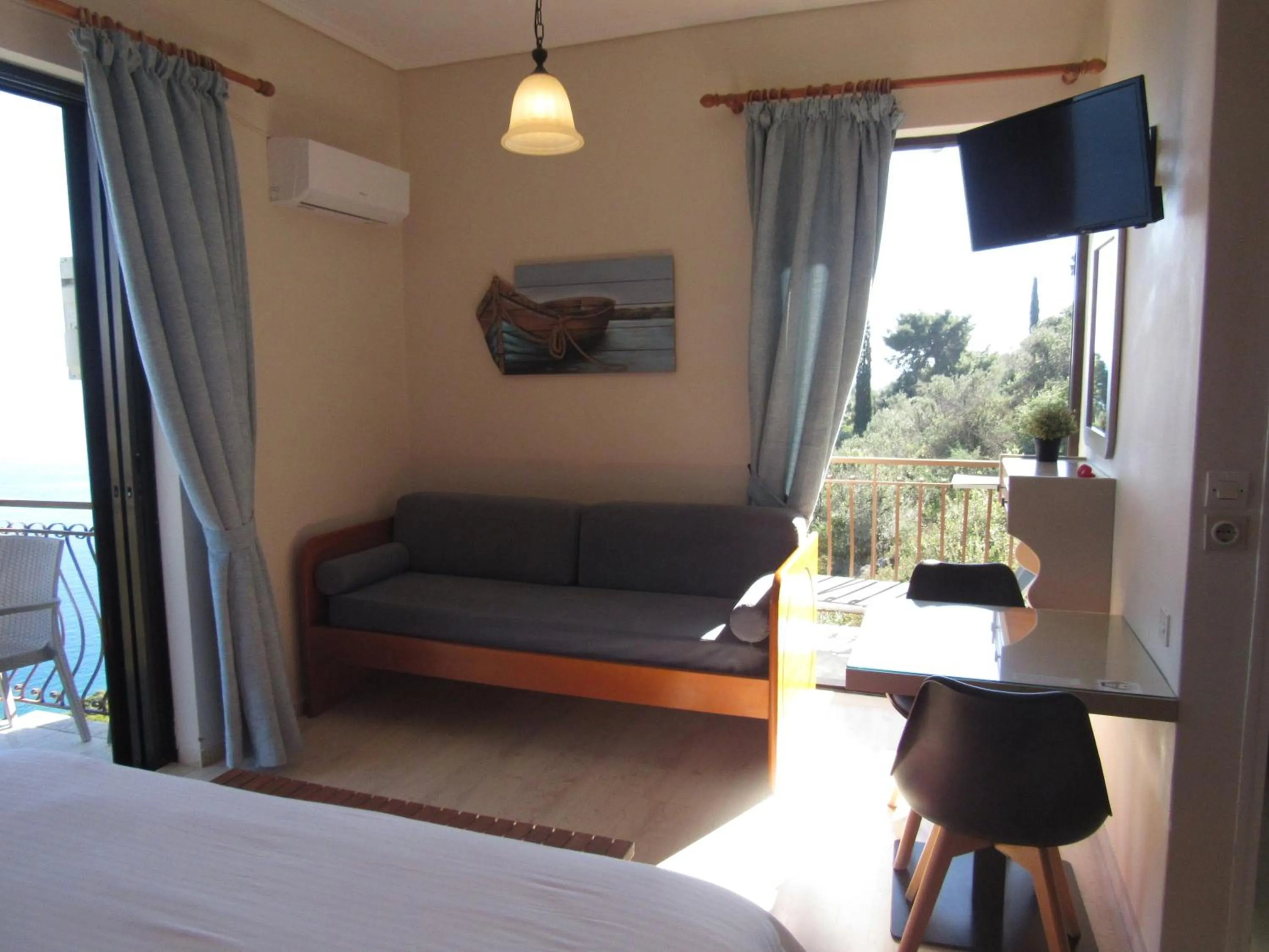 Day, Bed in Kallisto studios