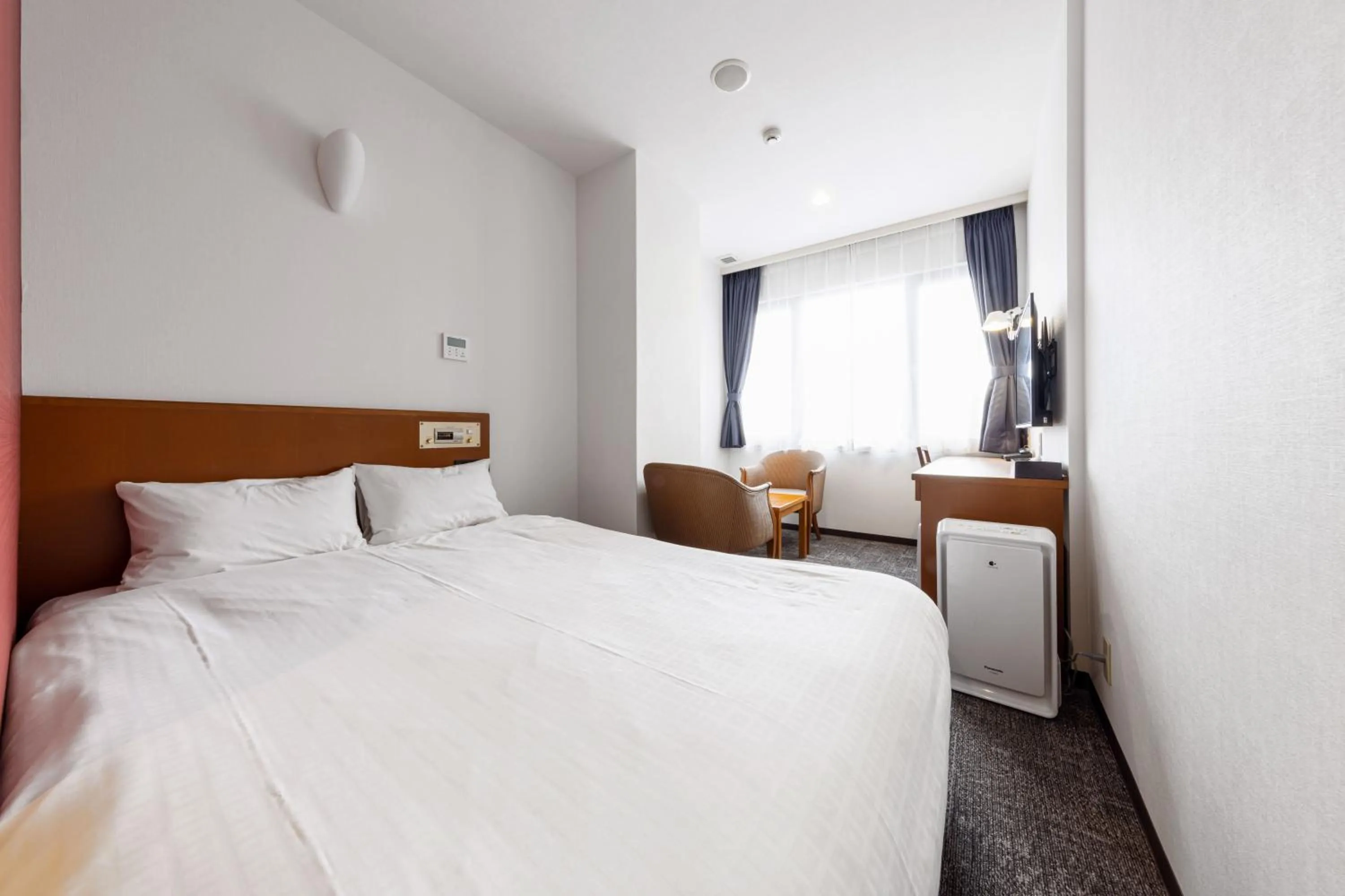 Photo of the whole room, Bed in Sun Palace Hotel