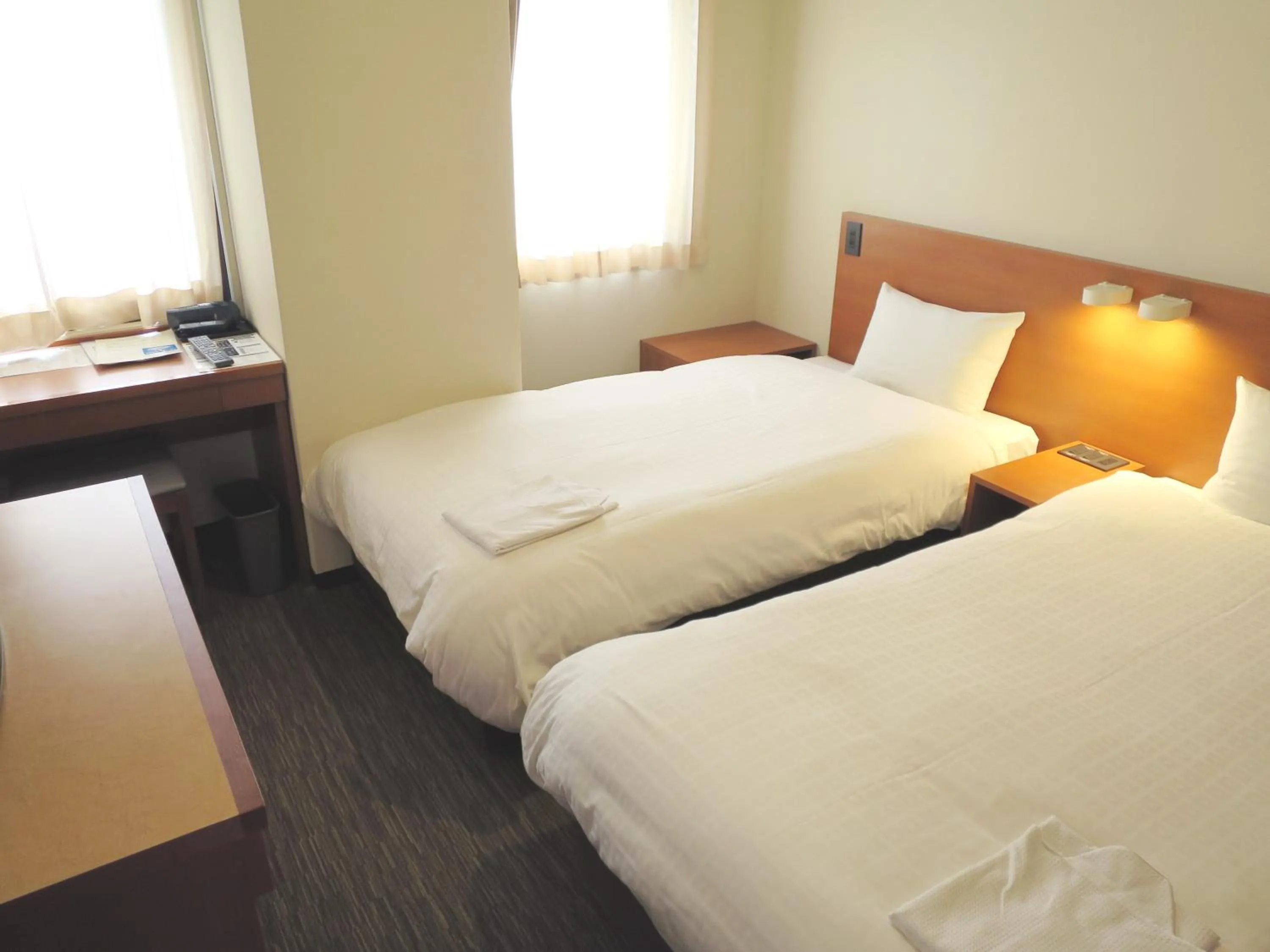 Economy Twin Room - Smoking in Sun Palace Hotel