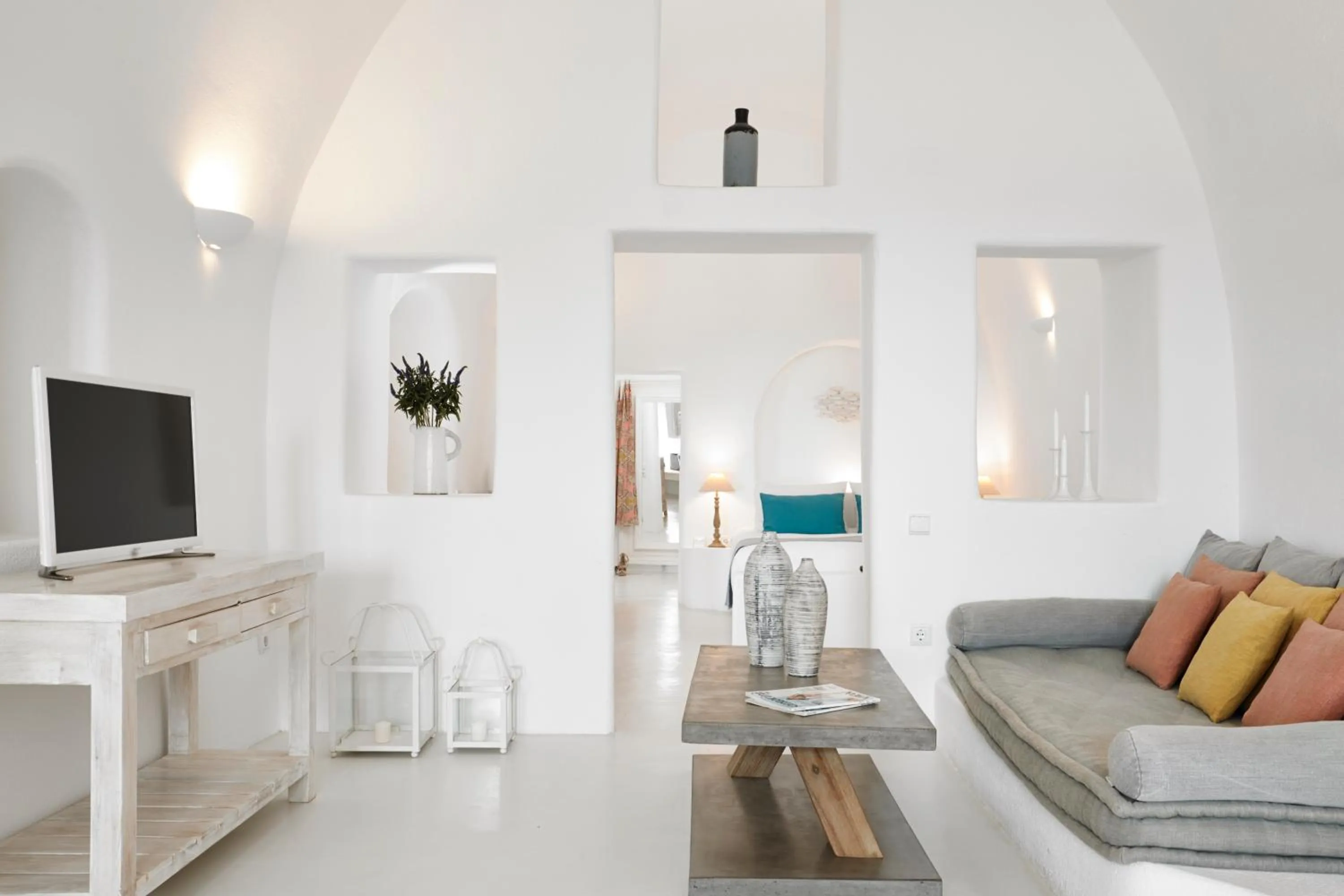 TV and multimedia in Atrina Canava 1894