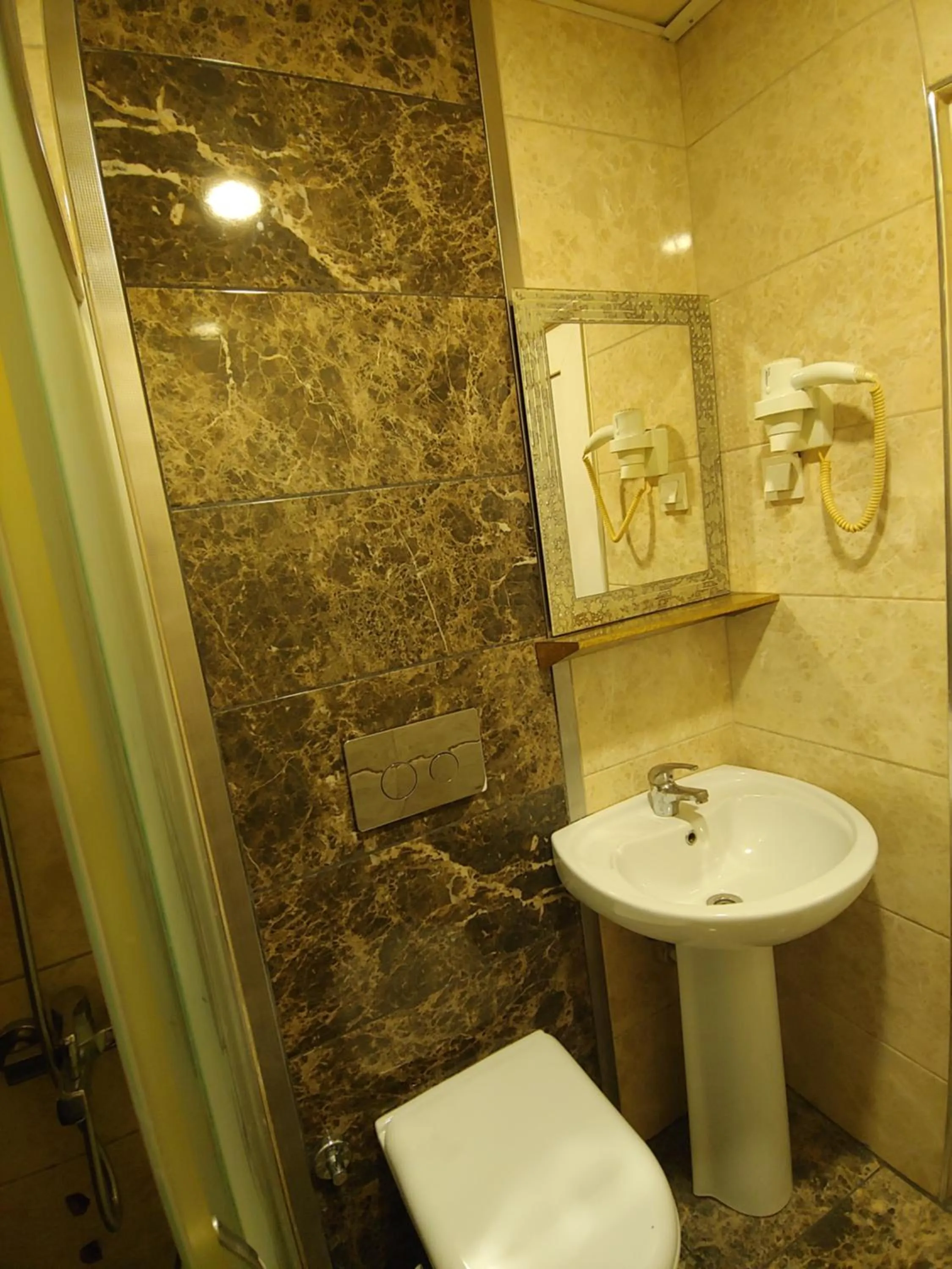 Shower in Hotel Yonca