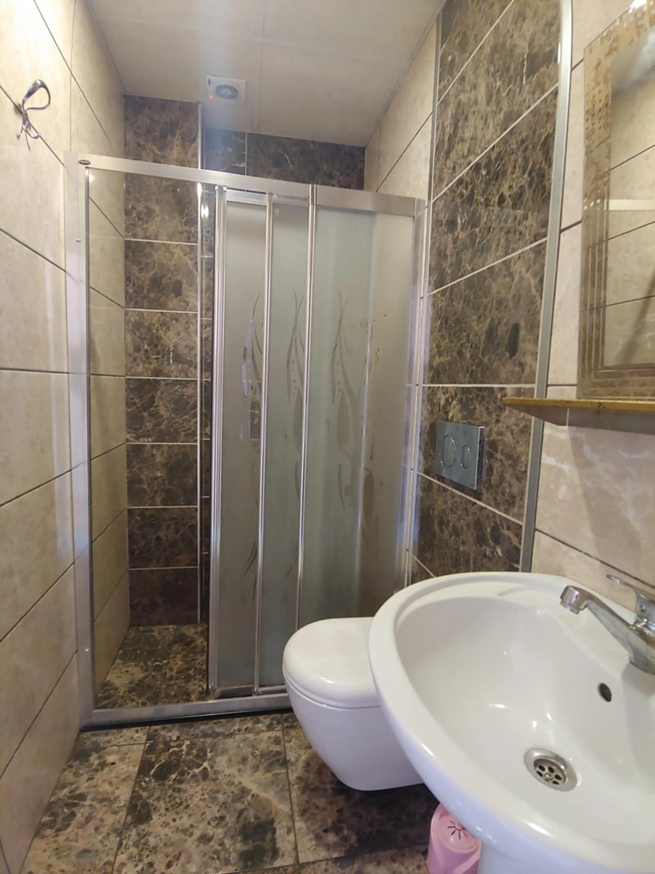 Shower in Hotel Yonca