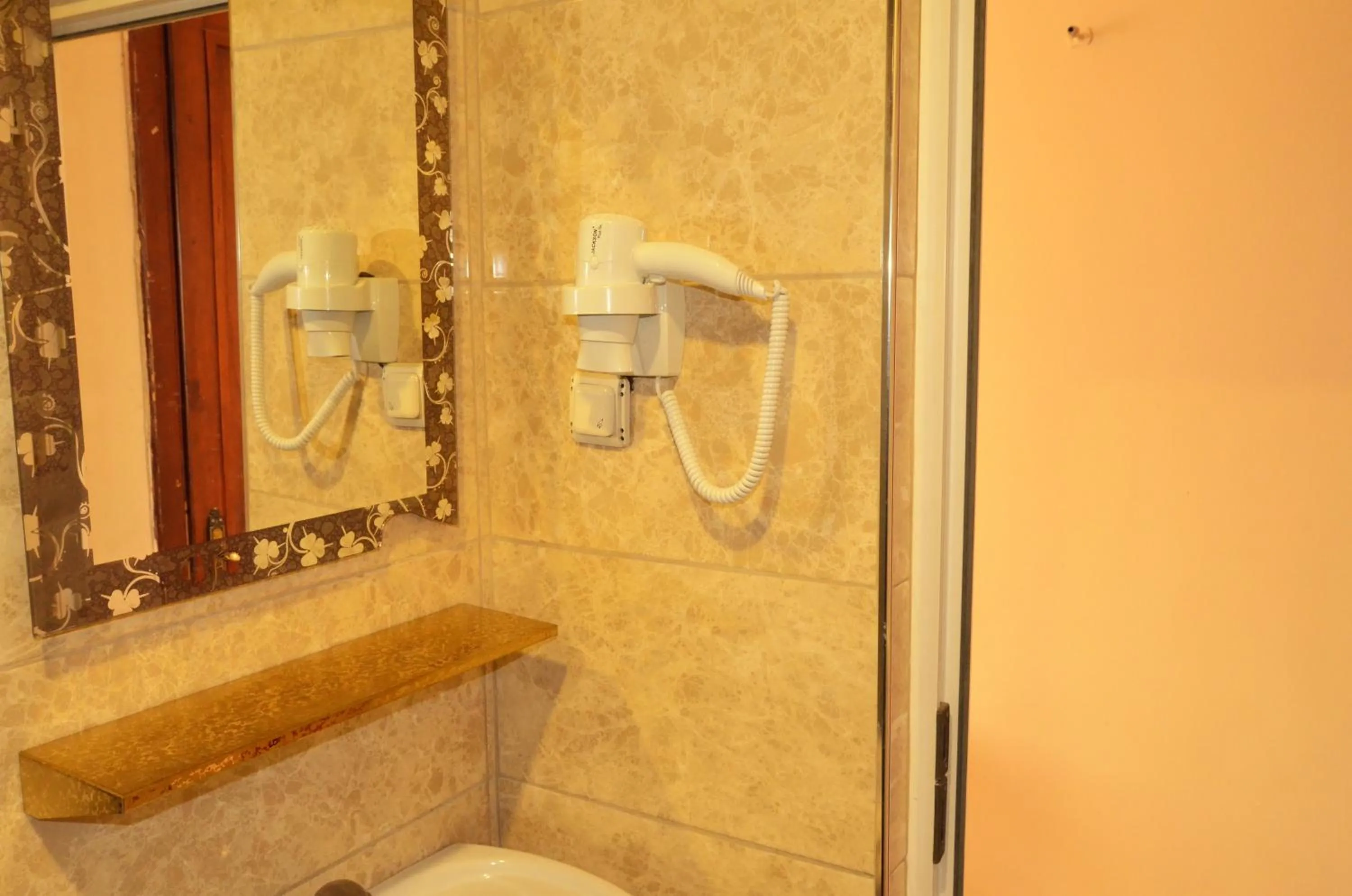 Shower in Hotel Yonca