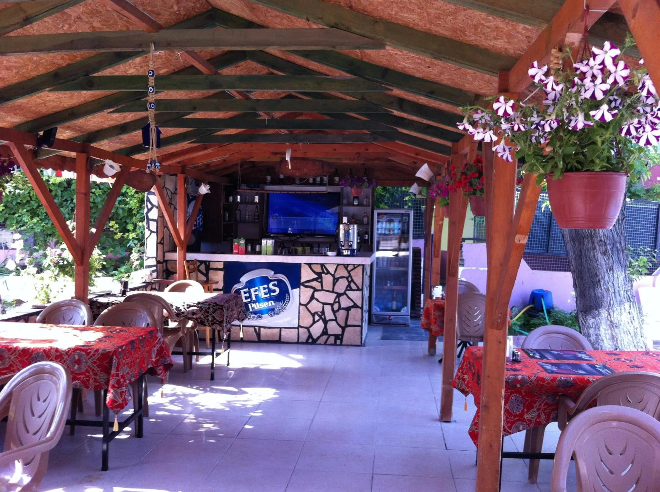 Restaurant/places to eat in Sunrise Aya Hotel