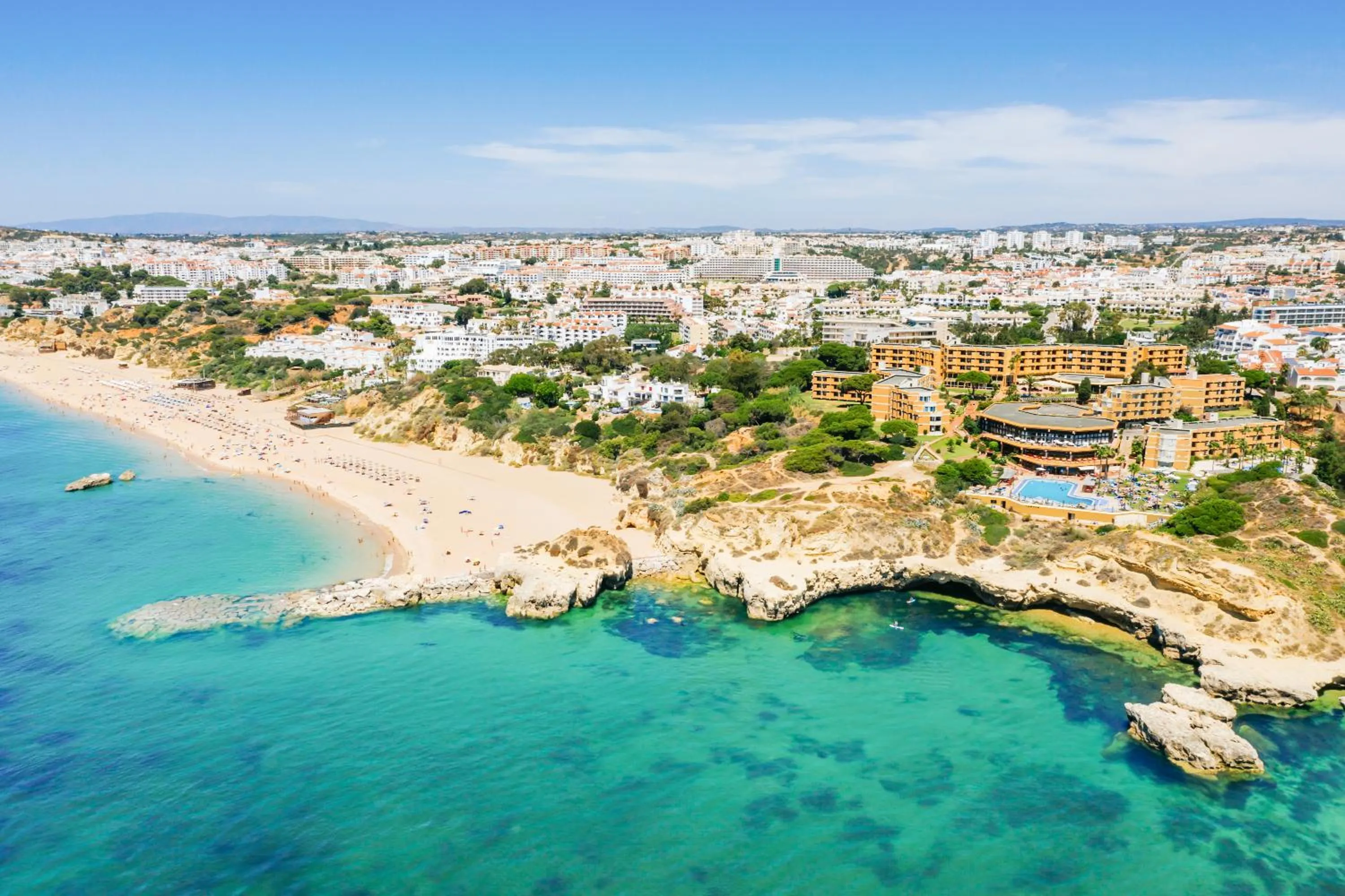 Property building in Auramar Beach Resort