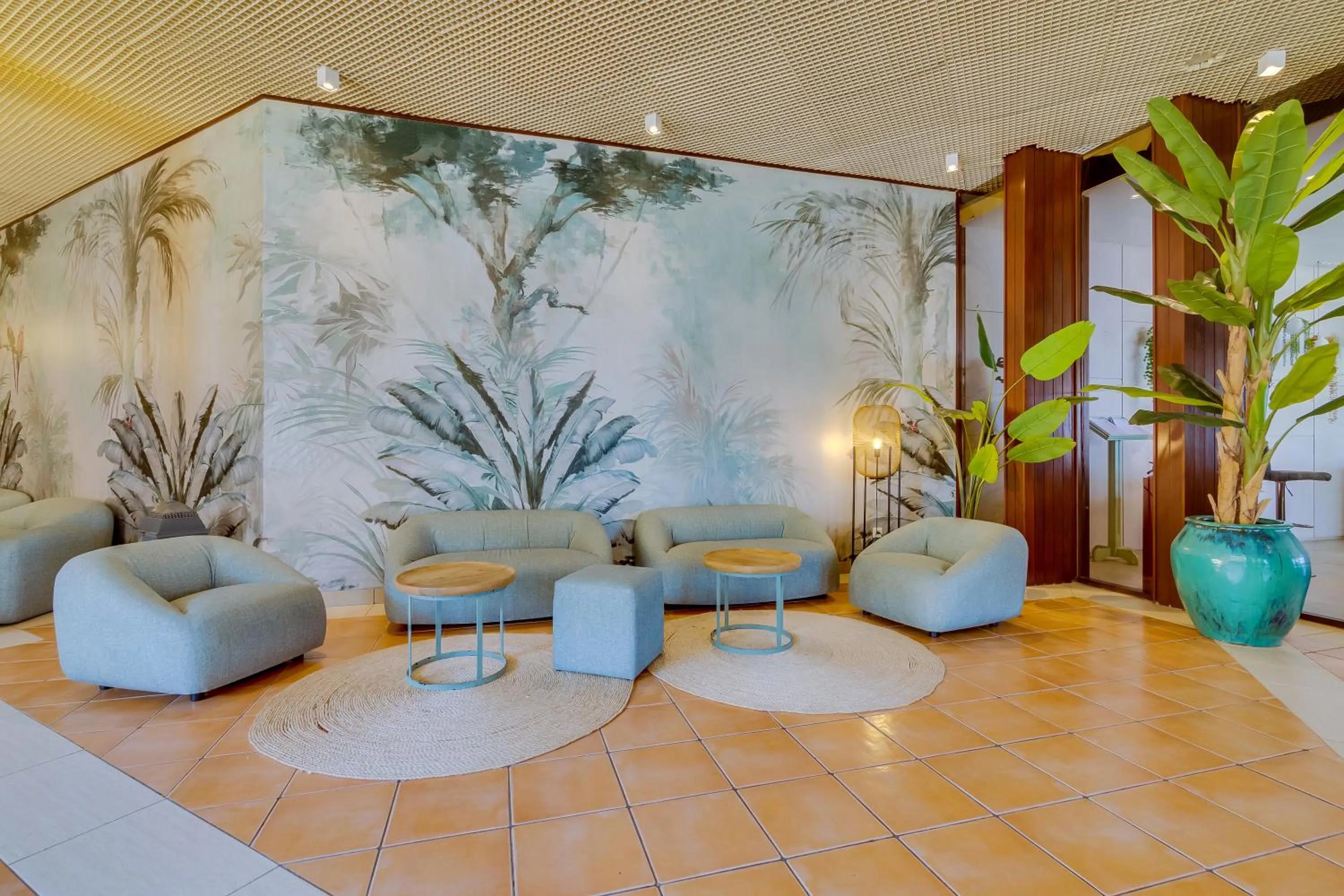 Lounge or bar in Auramar Beach Resort