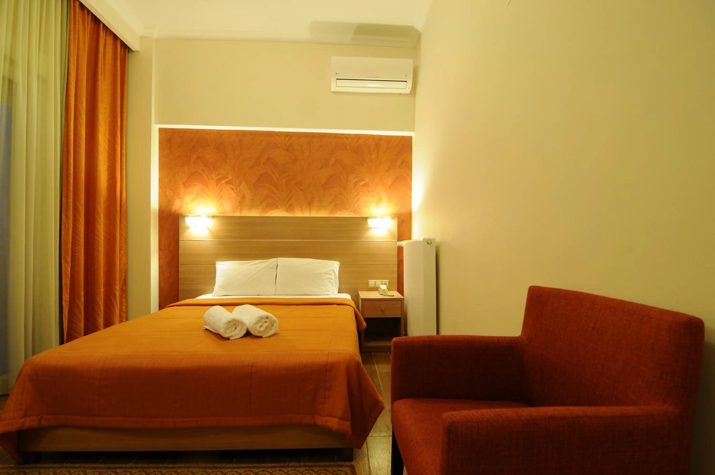 Photo of the whole room, Bed in Park Hotel