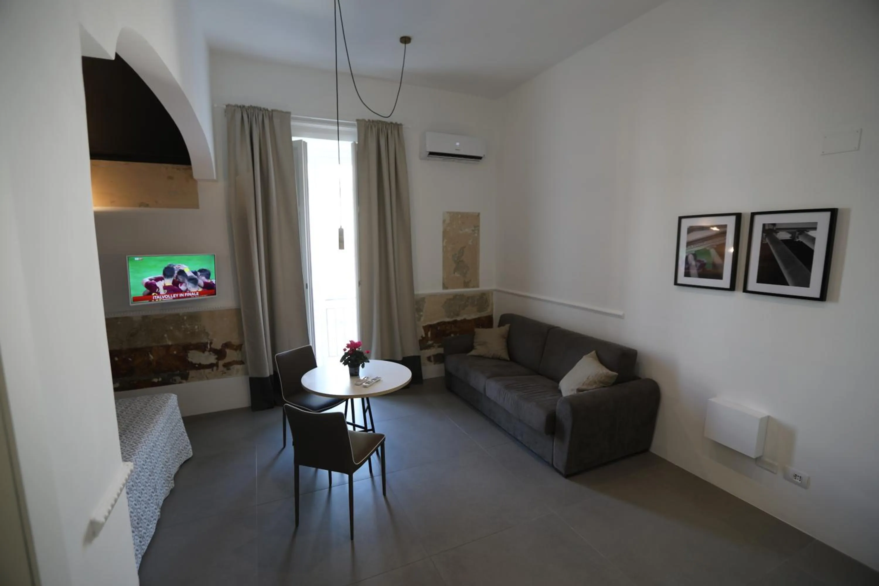 Photo of the whole room in The Station Napoli