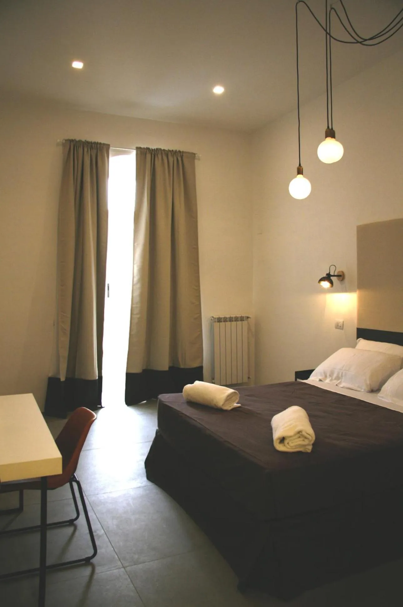 Photo of the whole room, Bed in The Station Napoli