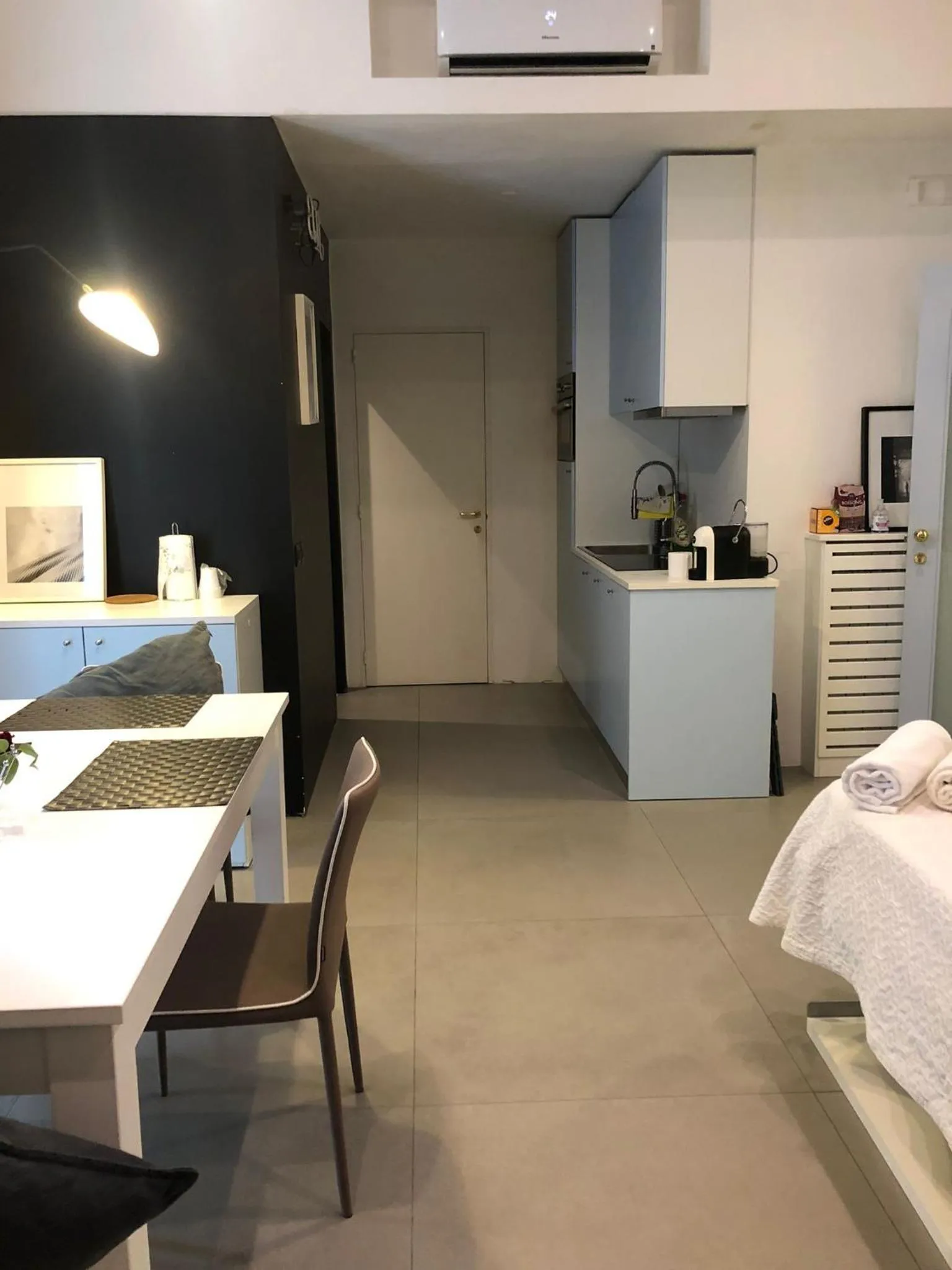 Kitchen or kitchenette, Bed in The Station Napoli