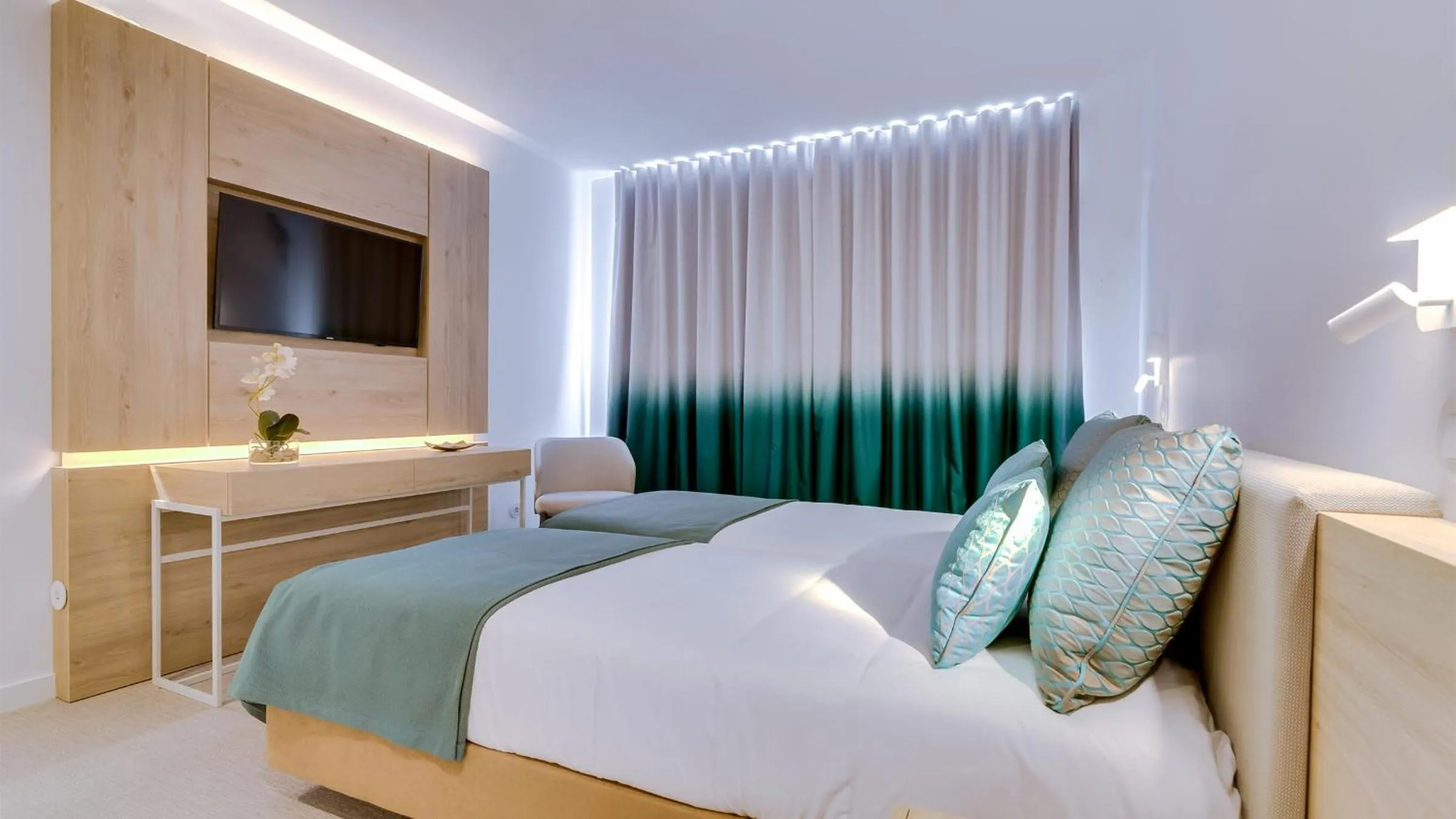 Bed in Hotel Sol e Mar Albufeira - Adults Only