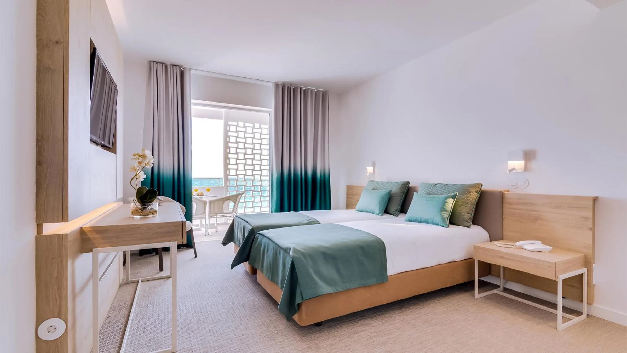 Bed in Hotel Sol e Mar Albufeira - Adults Only