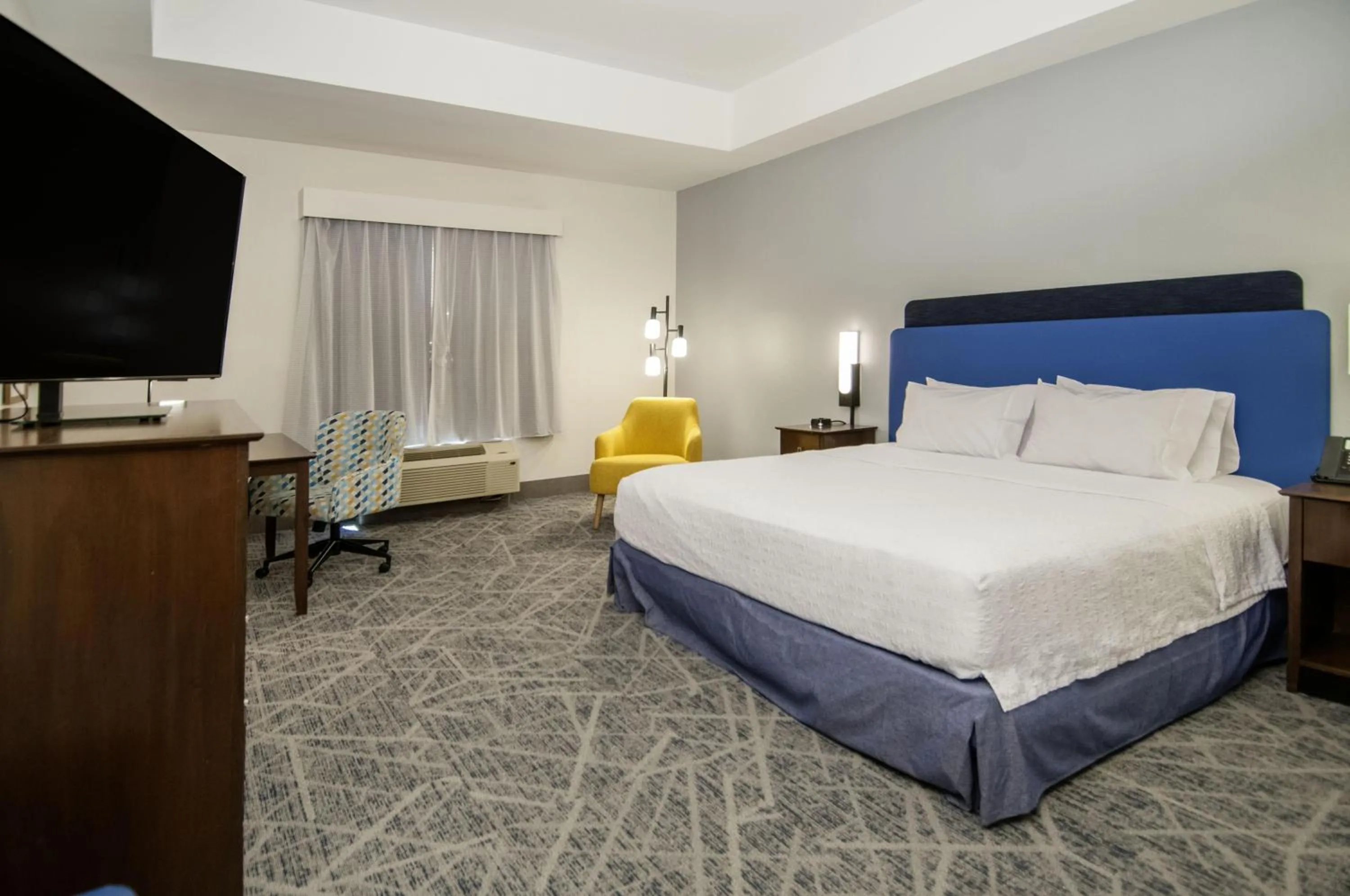 Bed in Hampton Inn West Monroe