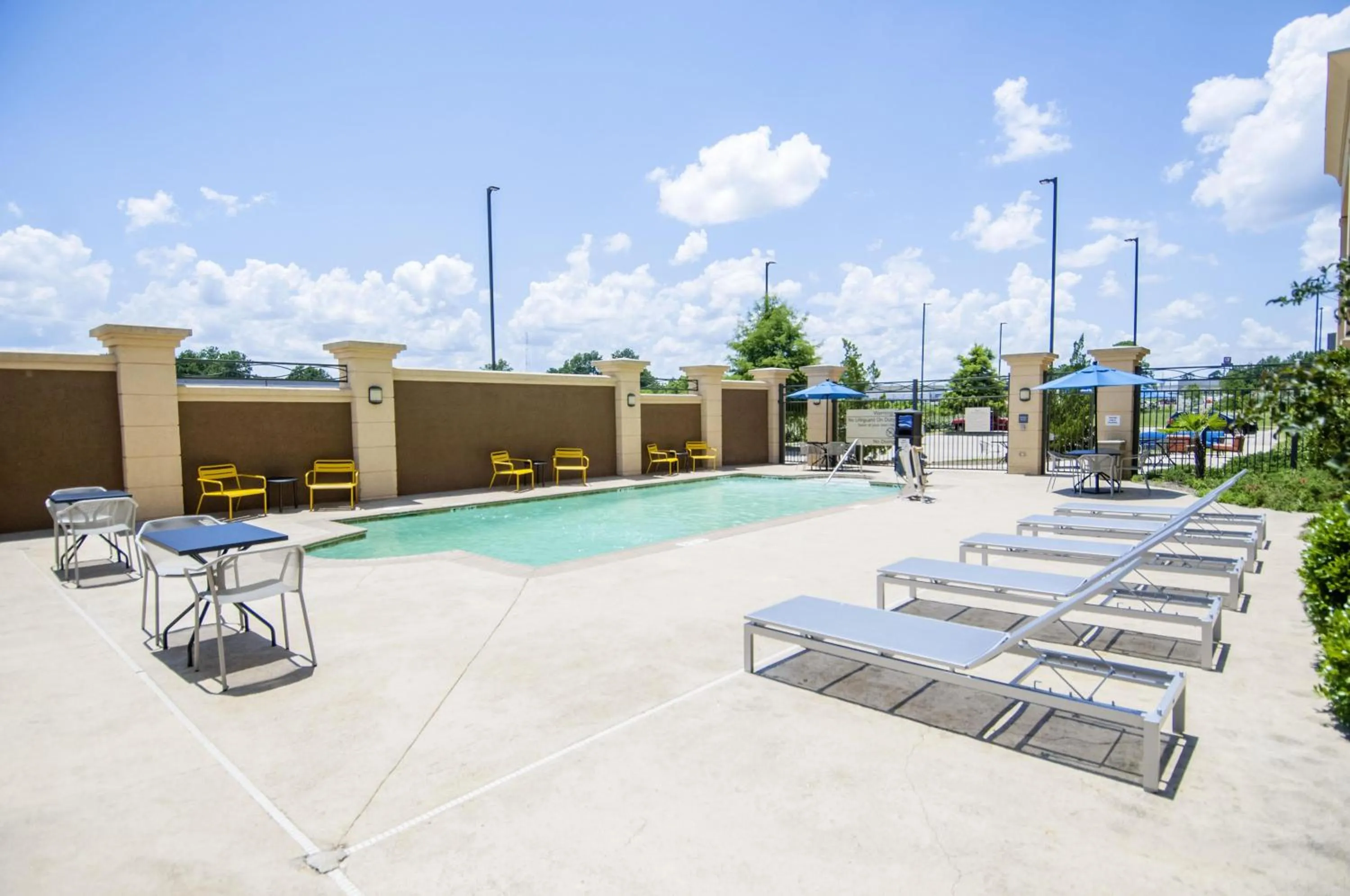 Pool view in Hampton Inn West Monroe