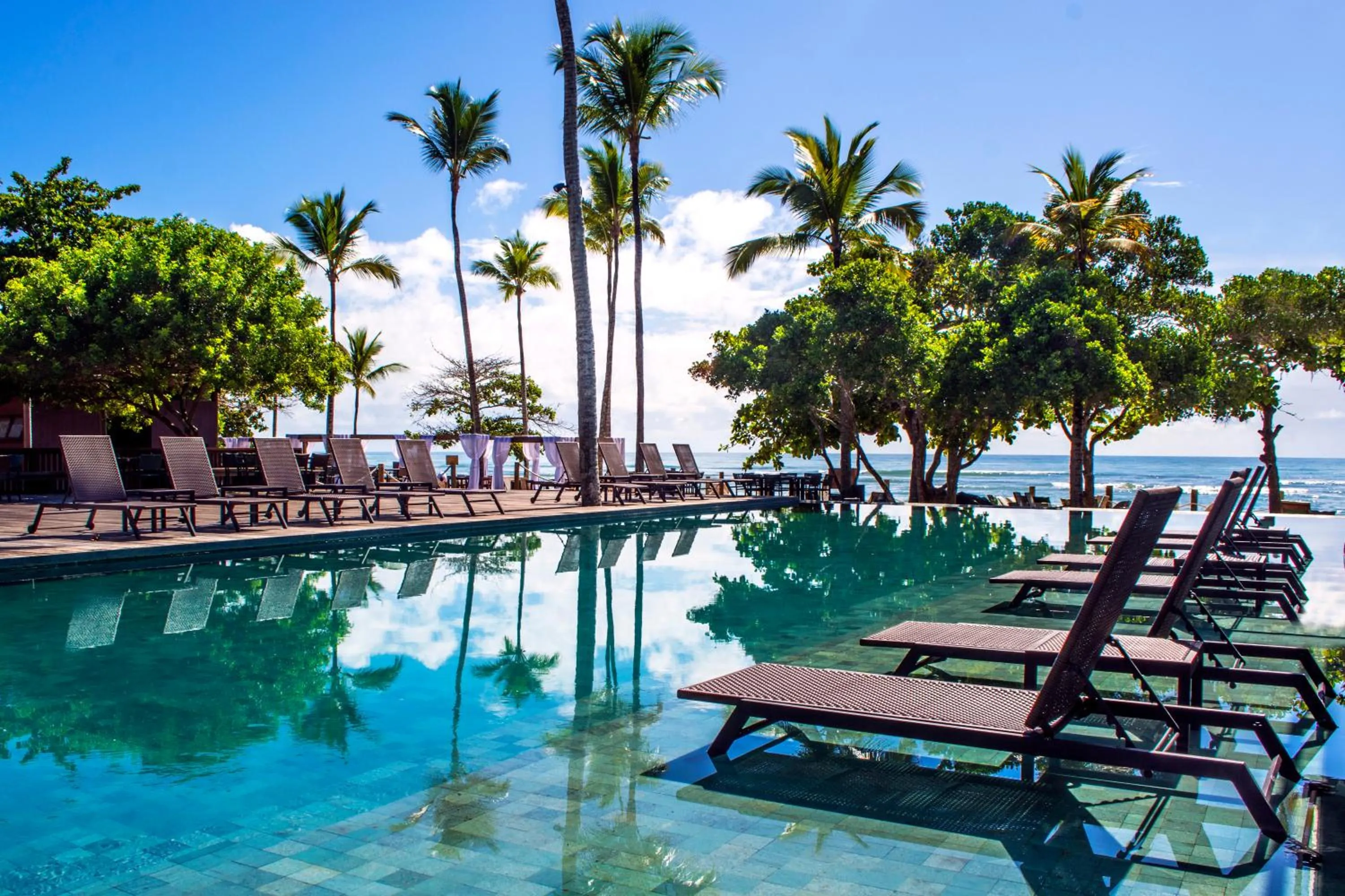 Swimming pool in Kûara Hotel
