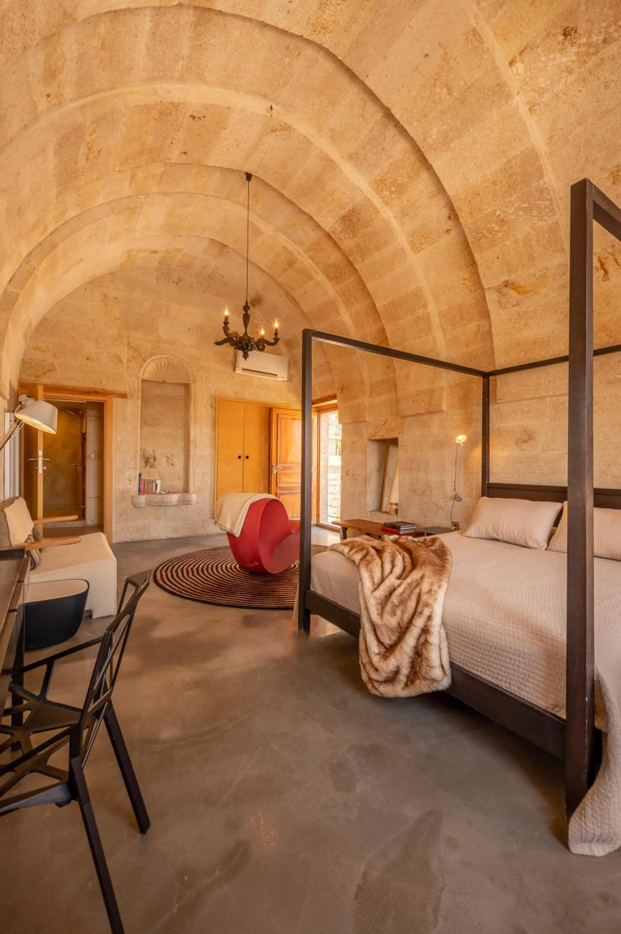 Photo of the whole room, Bed in Serinn House