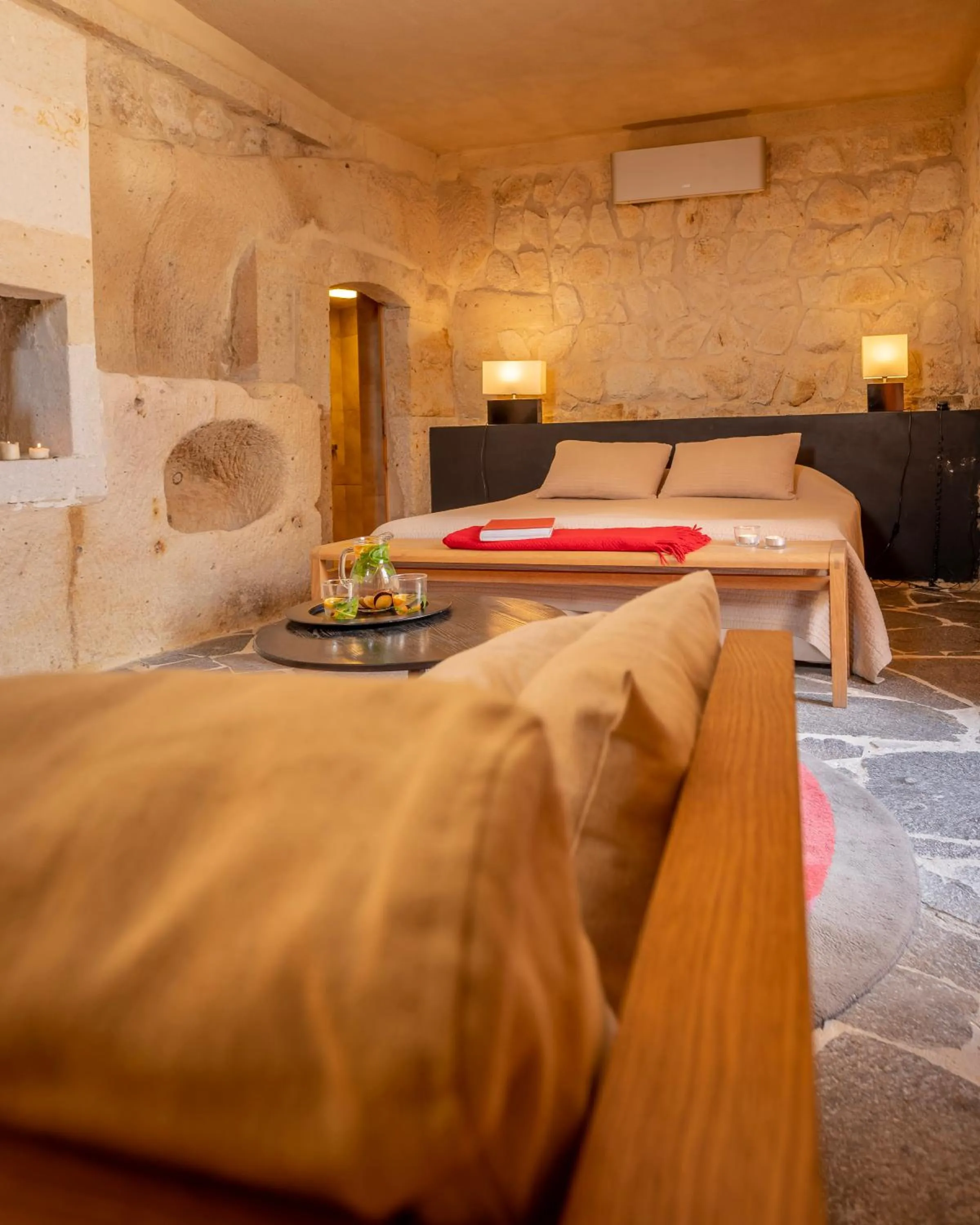 Photo of the whole room, Bed in Serinn House