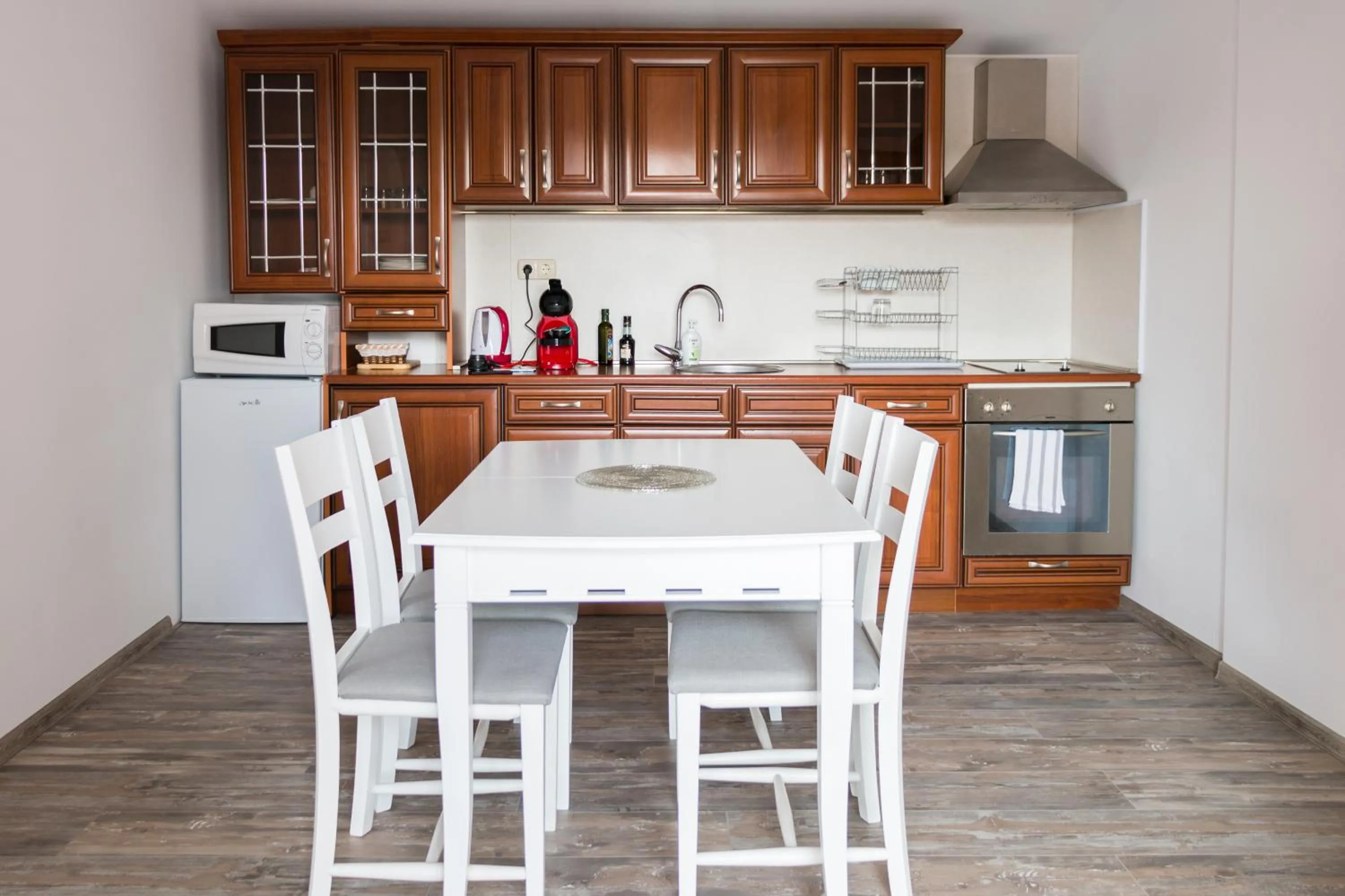 Dining area in Apartments Nasini by Flat Mаnager