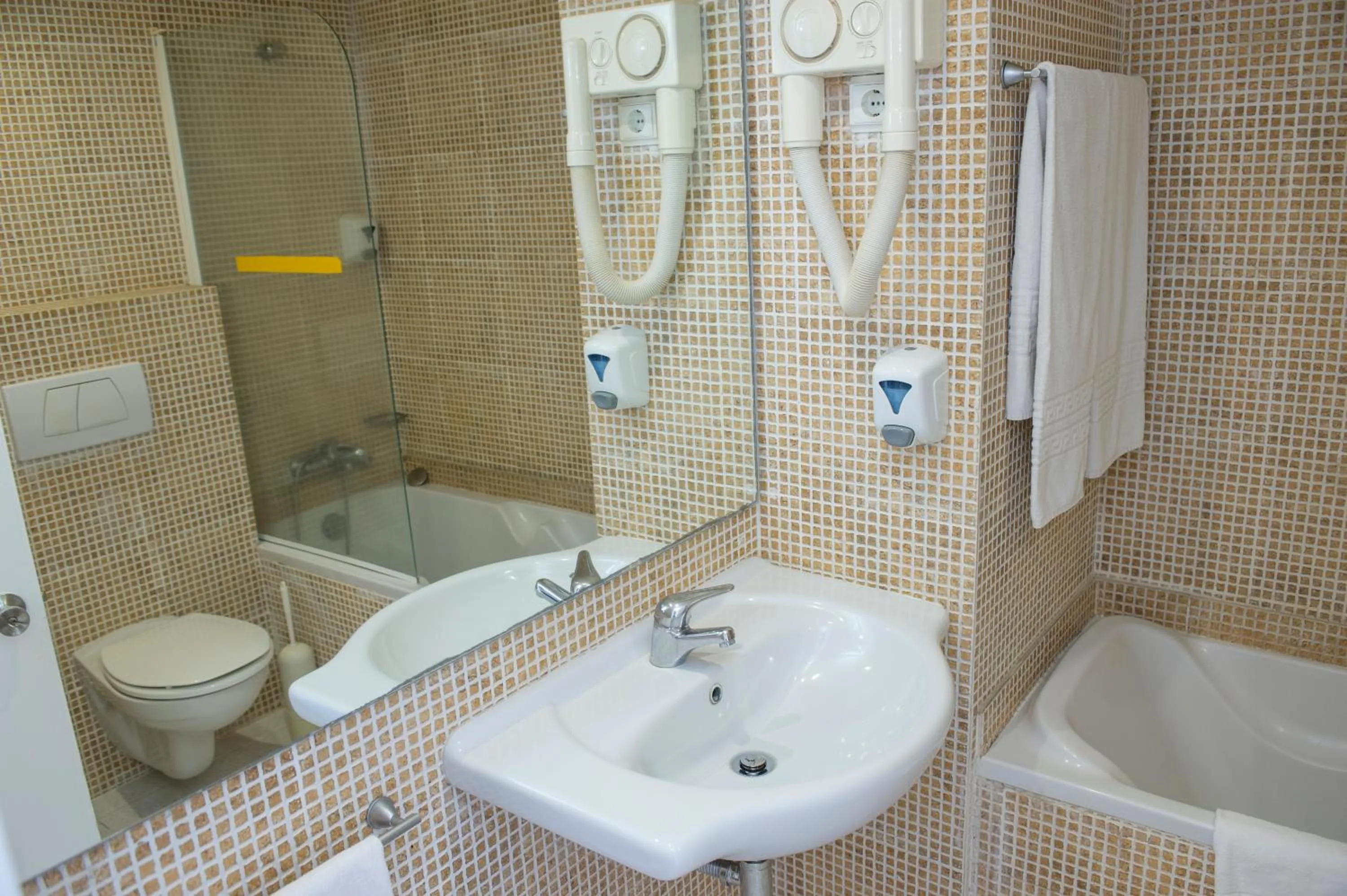 Bathroom in Dorisol Buganvilia Studio Hotel
