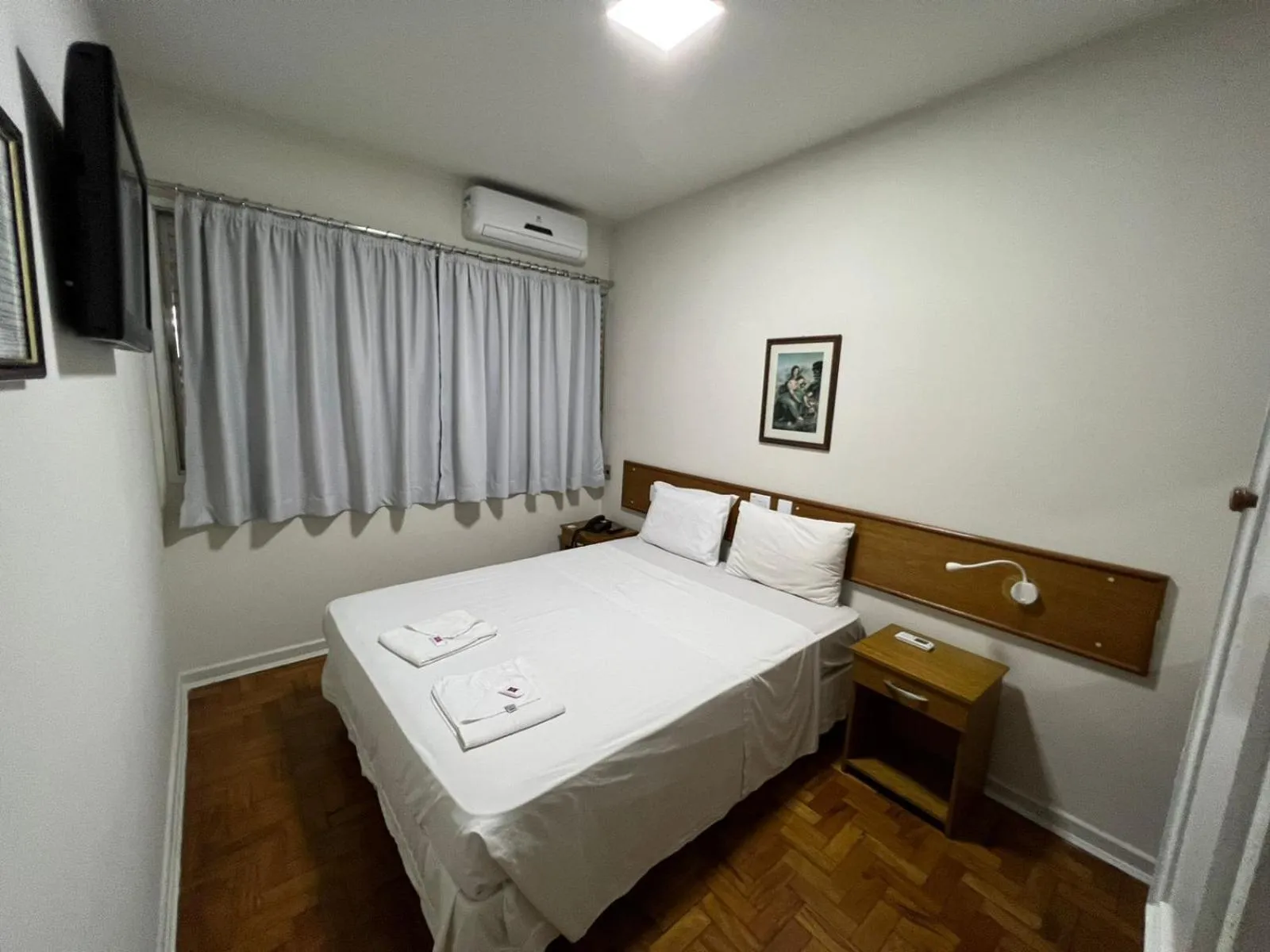 Bed in Santa Rosa Hotel