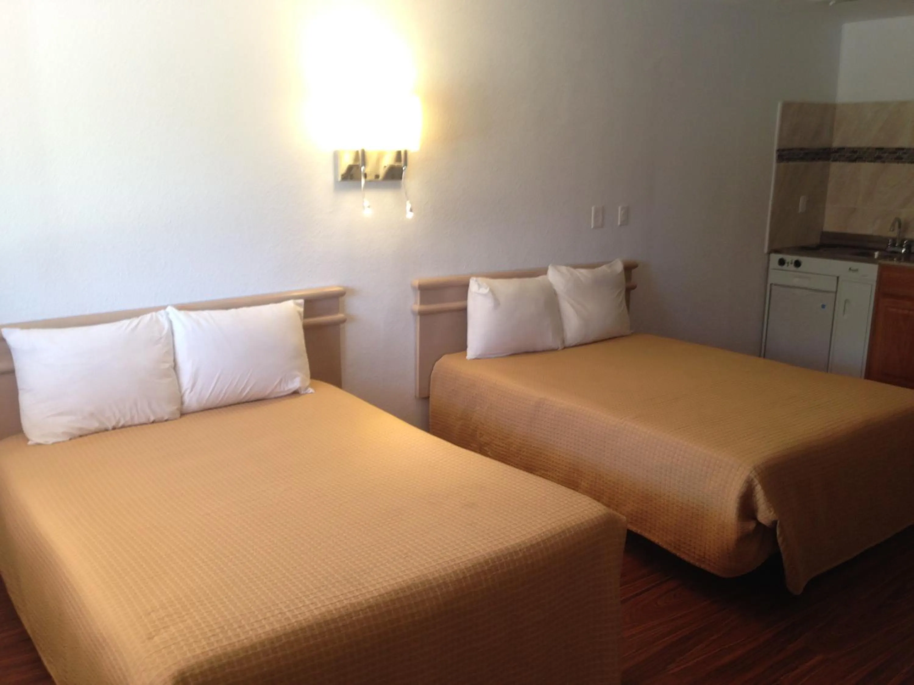 Bed in Mount-N-Lake Motel