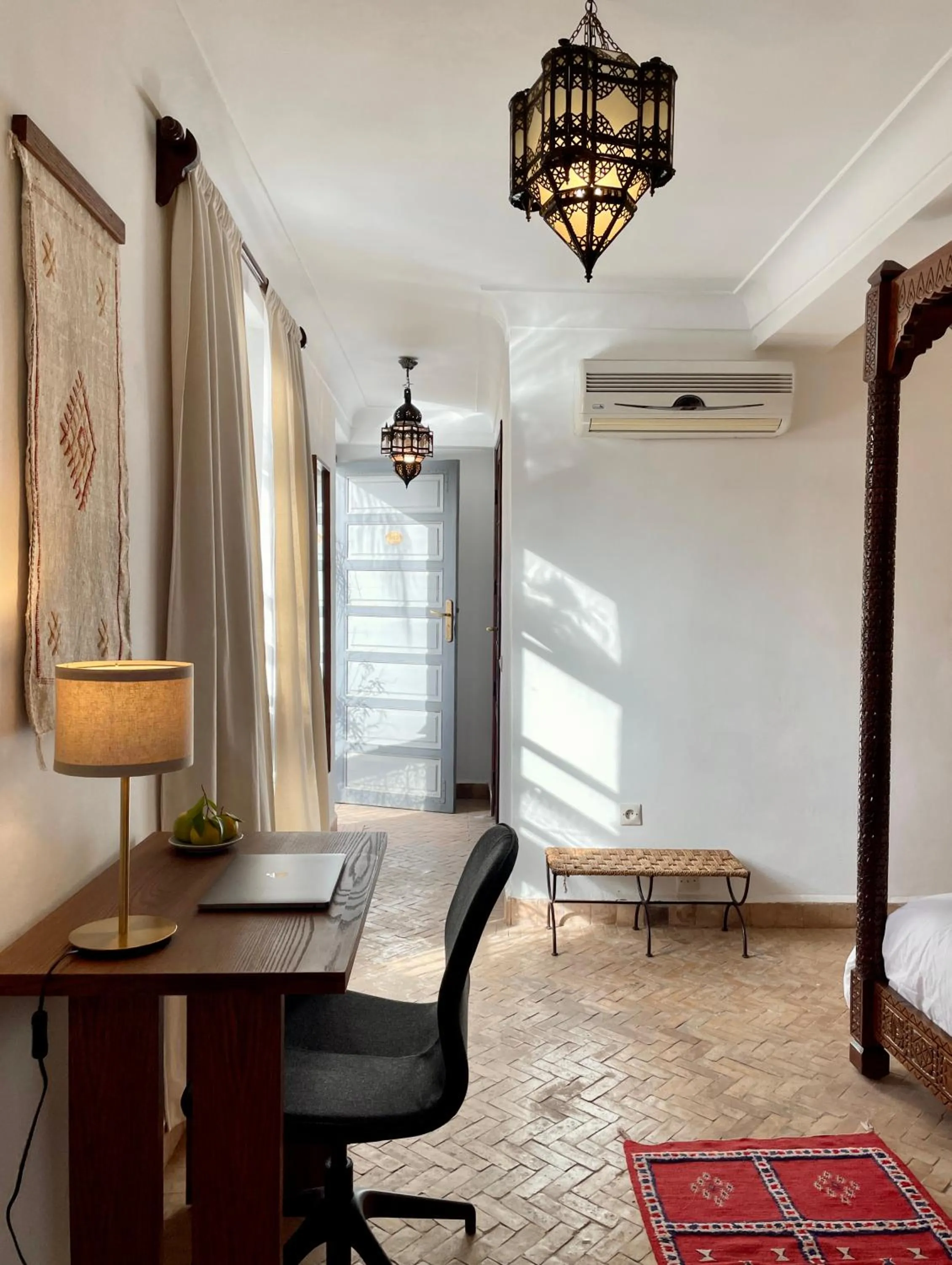 hair dresser in Outsite Marrakesh