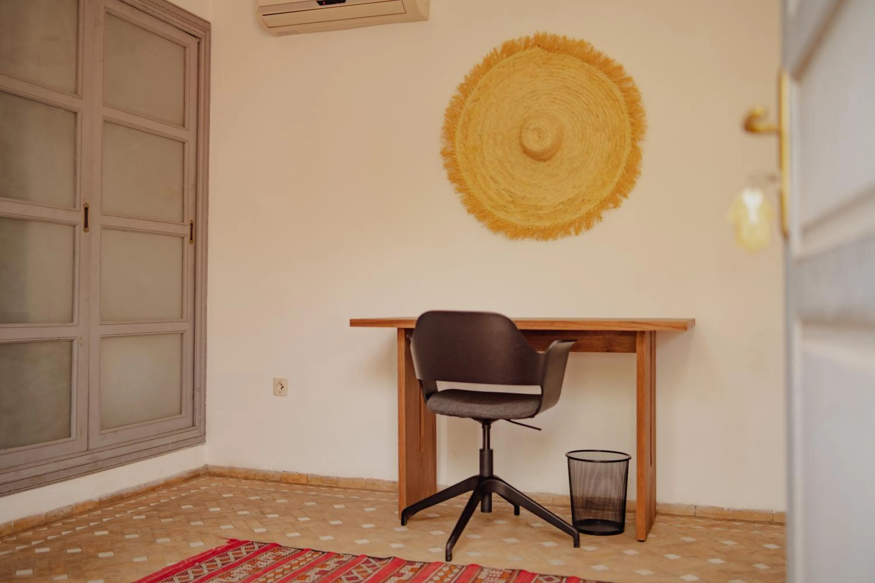 hair dresser in Outsite Marrakesh