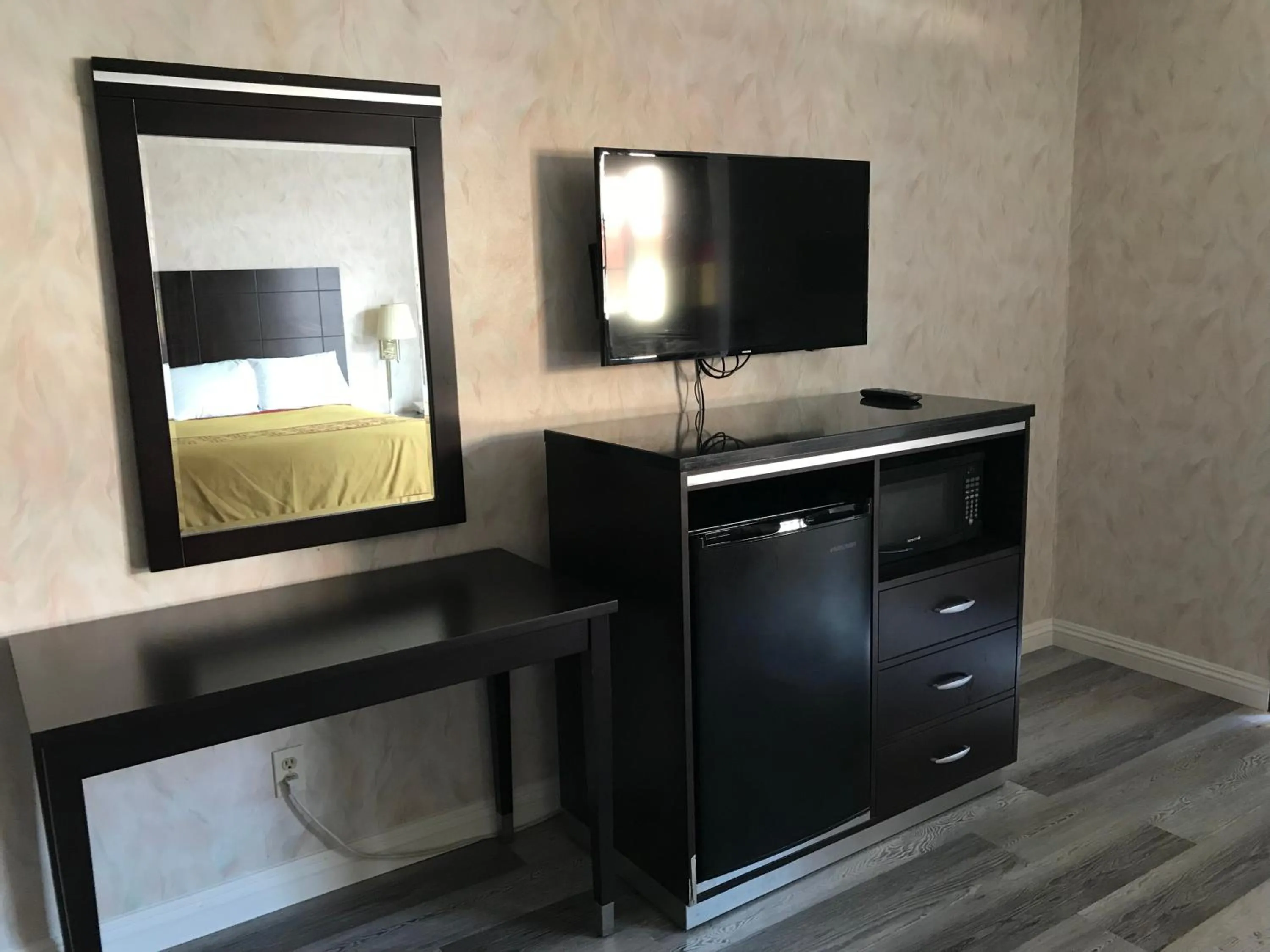 Manhattan Inn & Suites