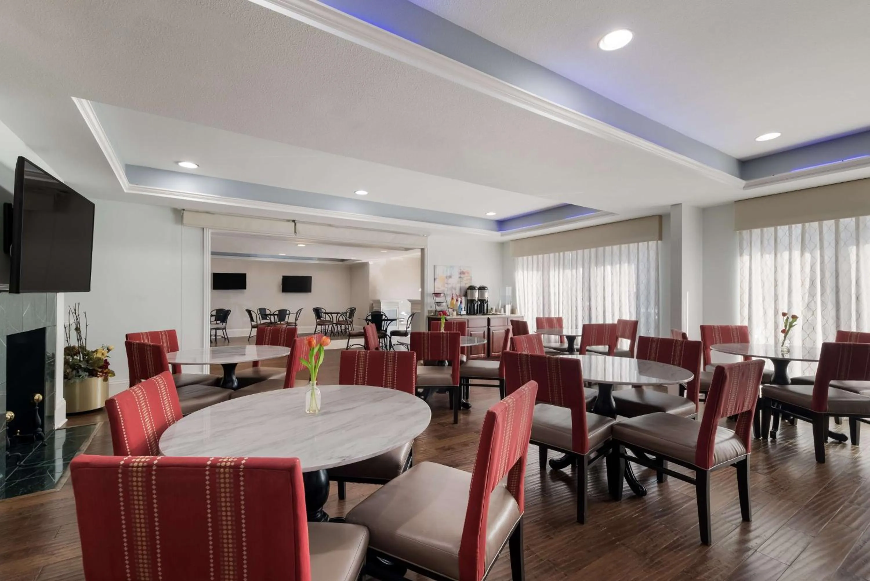 Breakfast in SureStay Plus Hotel by Best Western Plano