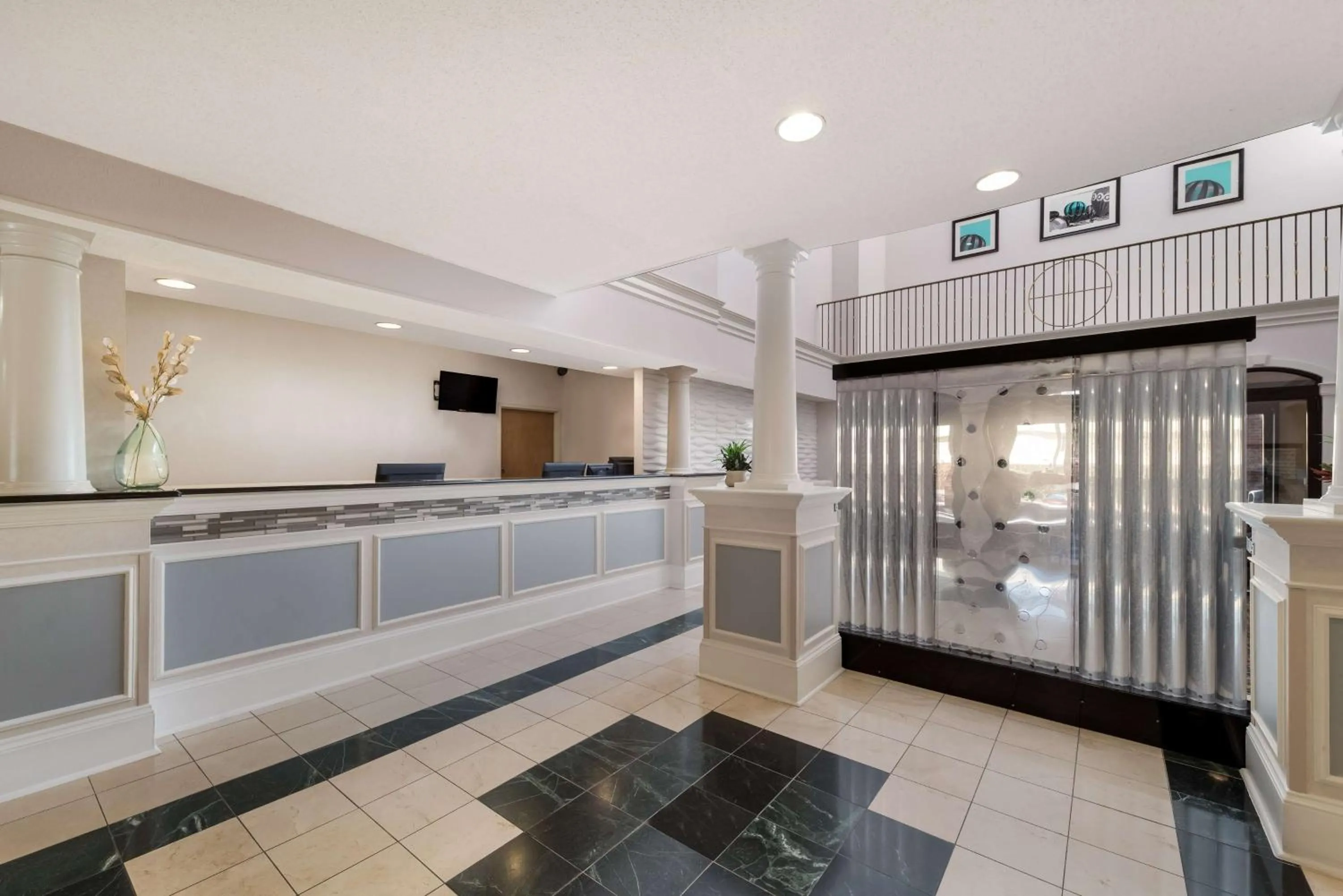 Lobby or reception in SureStay Plus Hotel by Best Western Plano