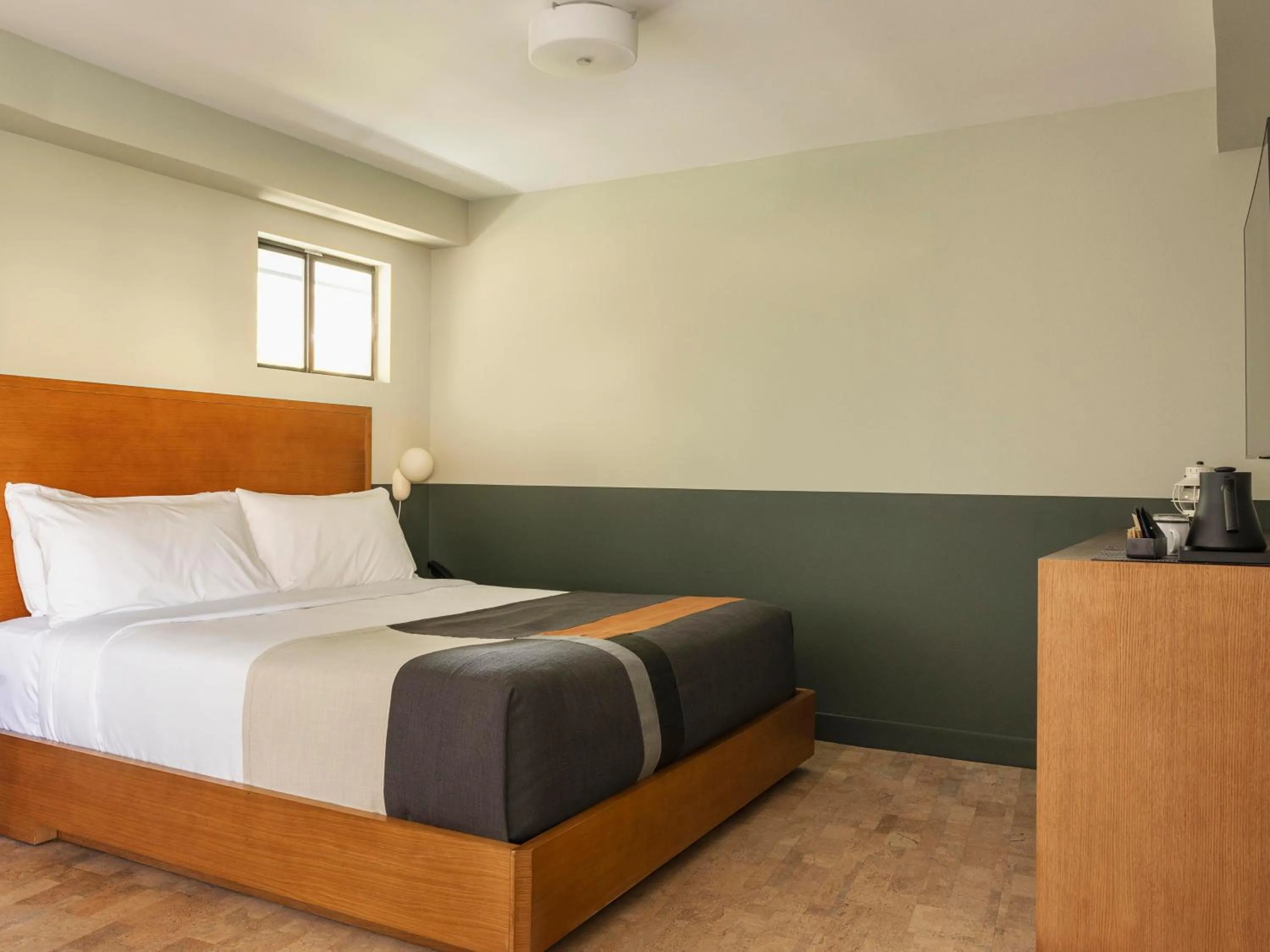 Bed in Trailborn Rocky Mountains Outpost