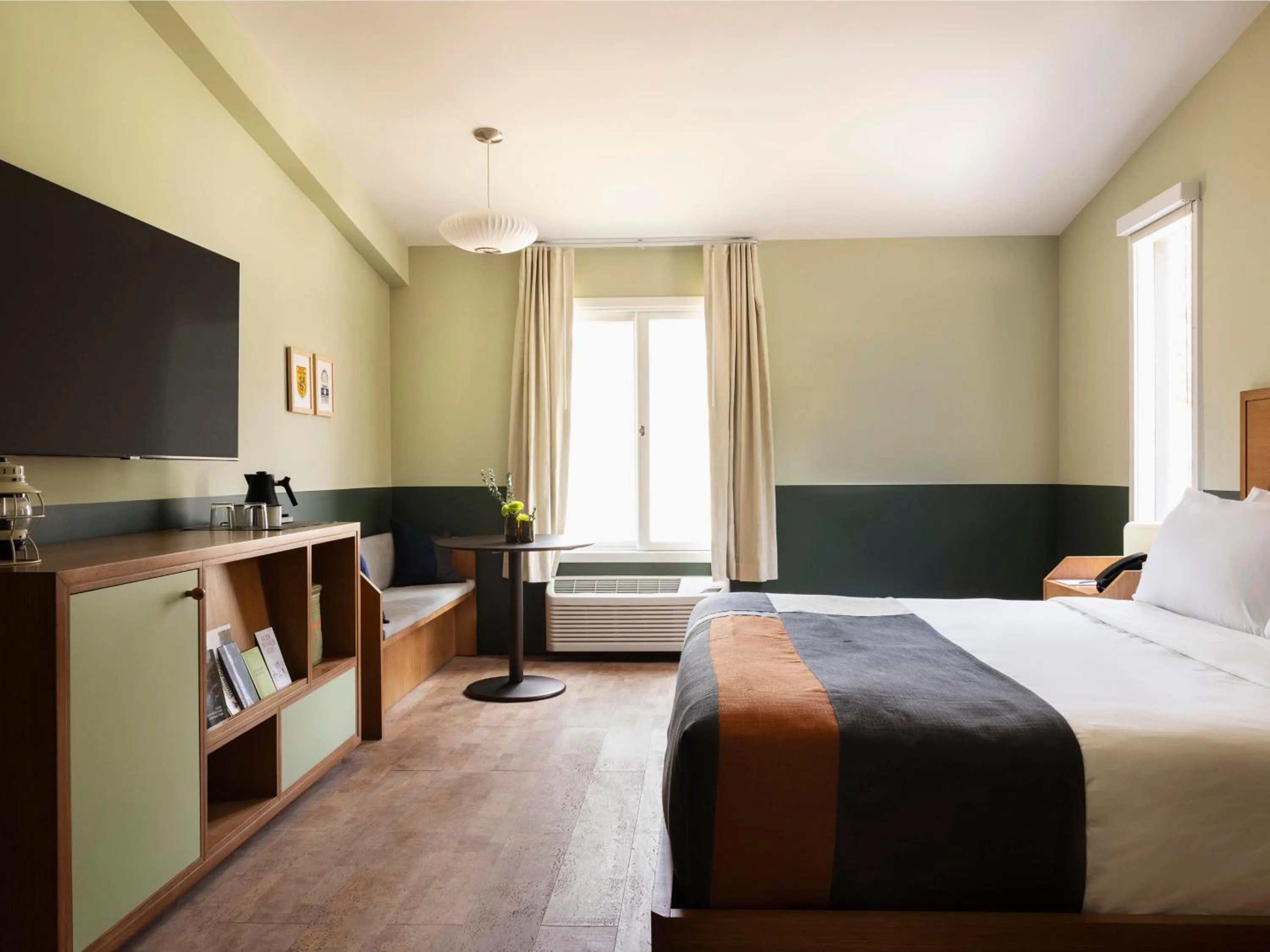 Bed in Trailborn Rocky Mountains Outpost