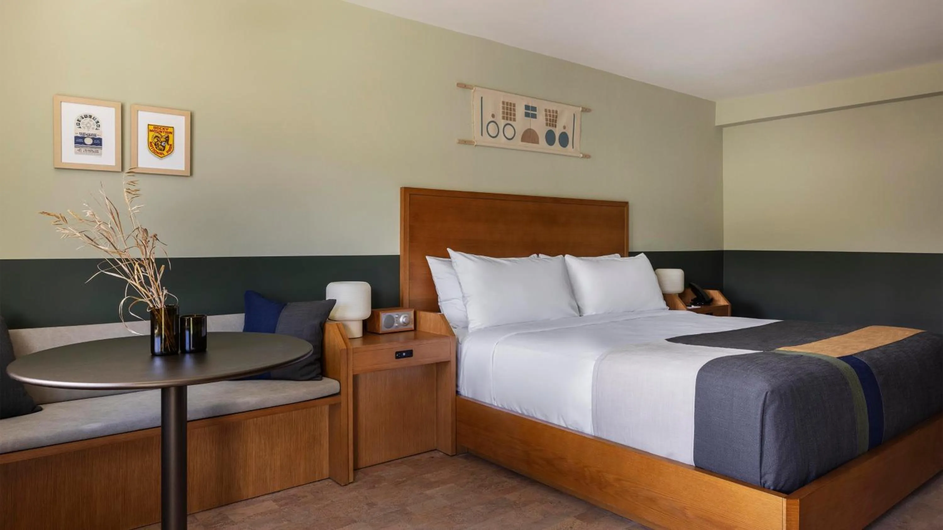 Bed in Trailborn Rocky Mountains Outpost