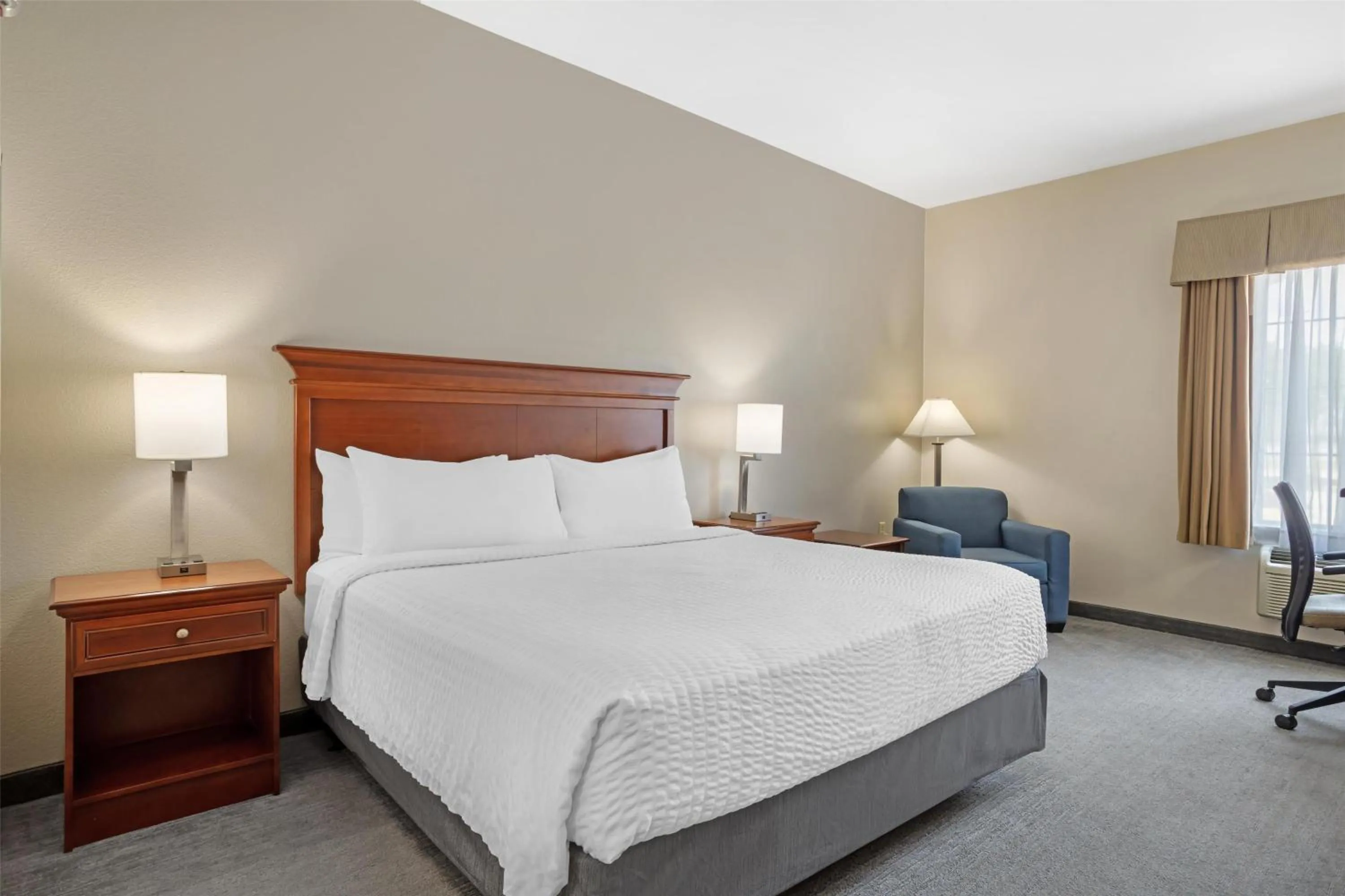 Bedroom, Bed in Best Western Plus Executive Hotel & Suites
