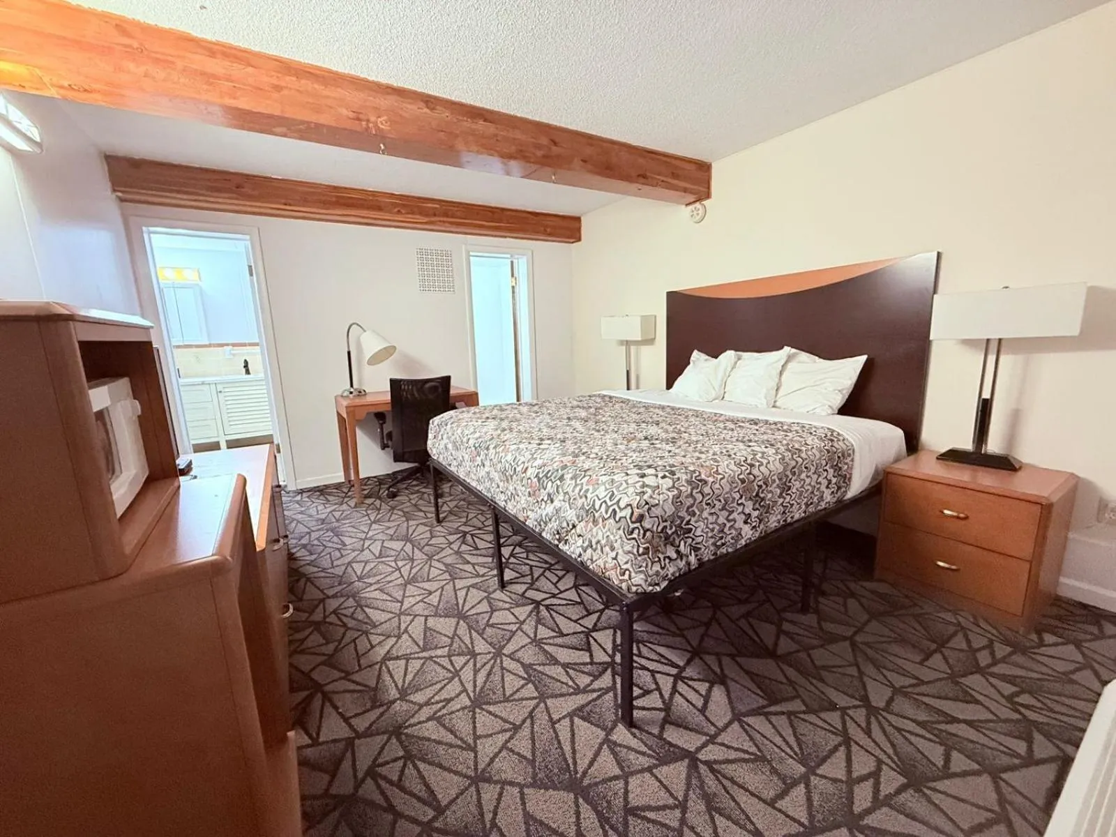 Bedroom, Bed in Tomahawk Motor Lodge By OYO Riverton US-26