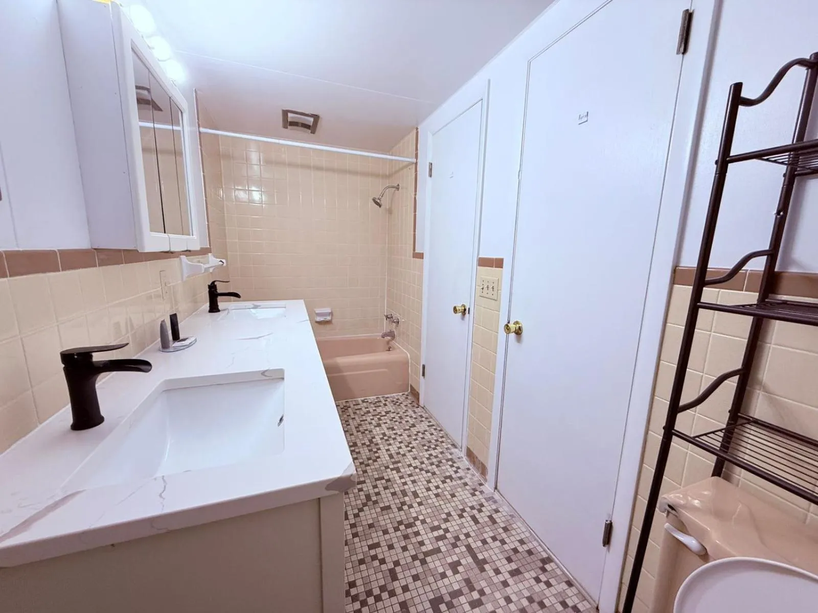 Bathroom in Tomahawk Motor Lodge By OYO Riverton US-26