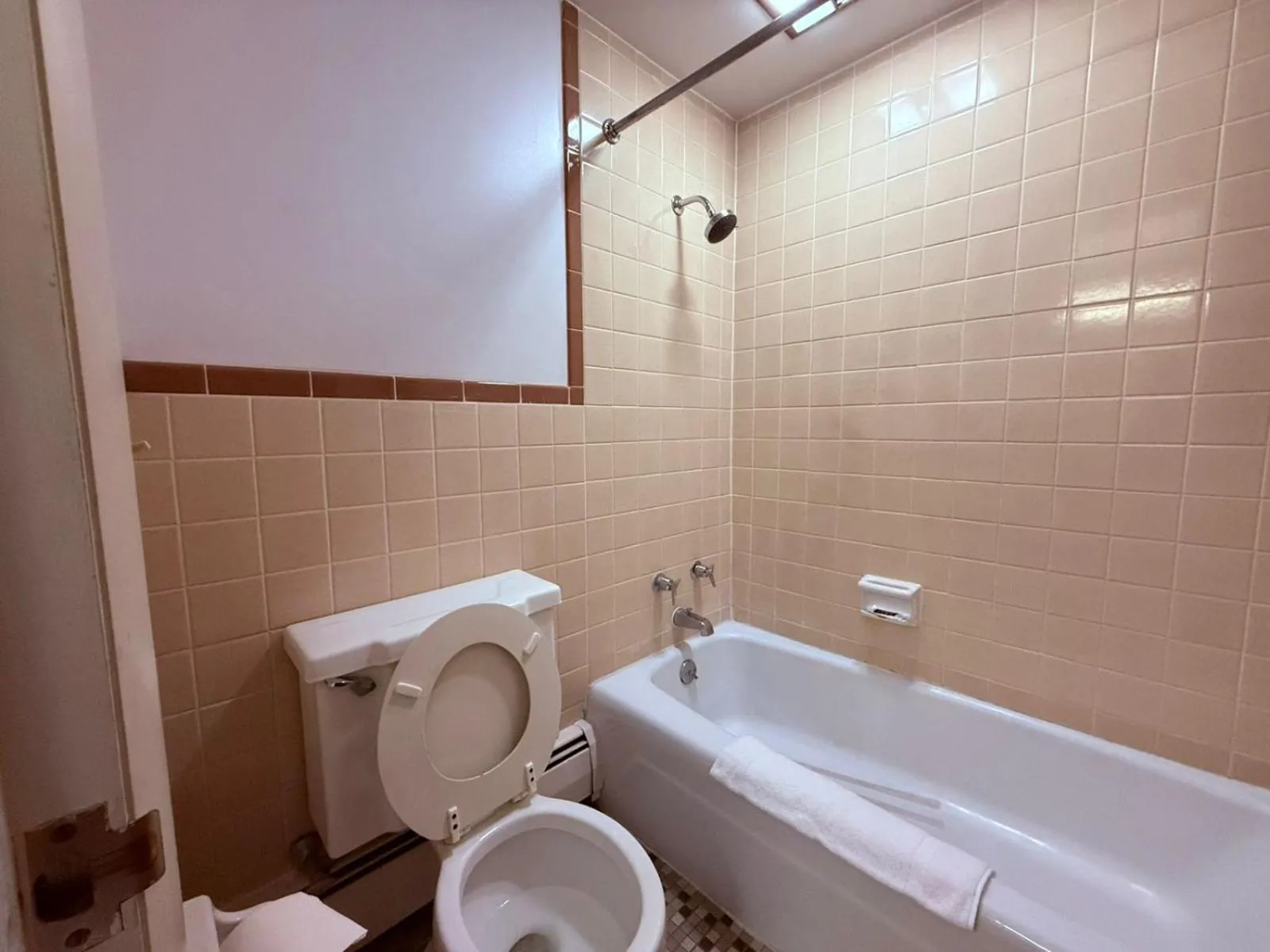 Bathroom in Tomahawk Motor Lodge By OYO Riverton US-26