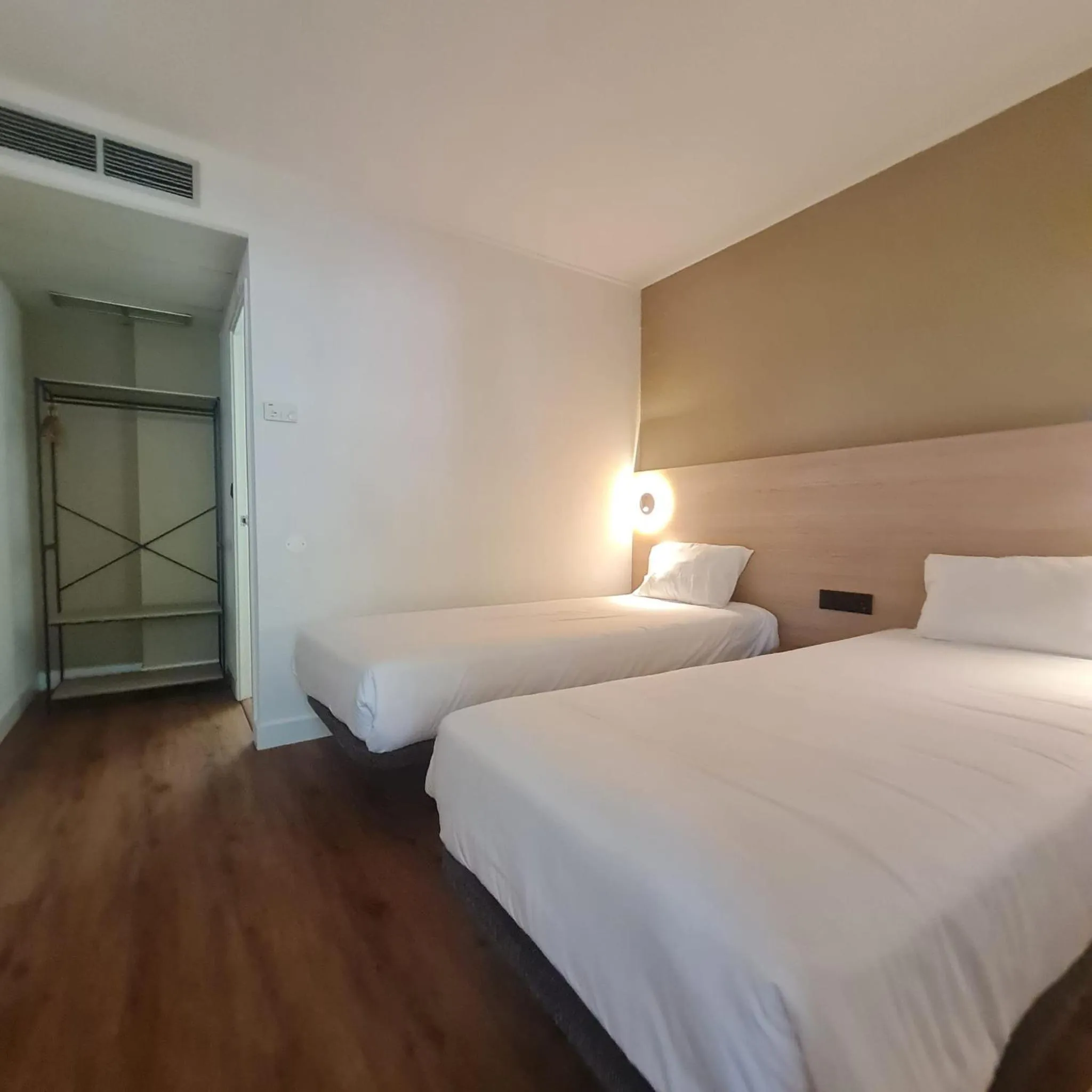 Bed in Hotel Campanile Setubal