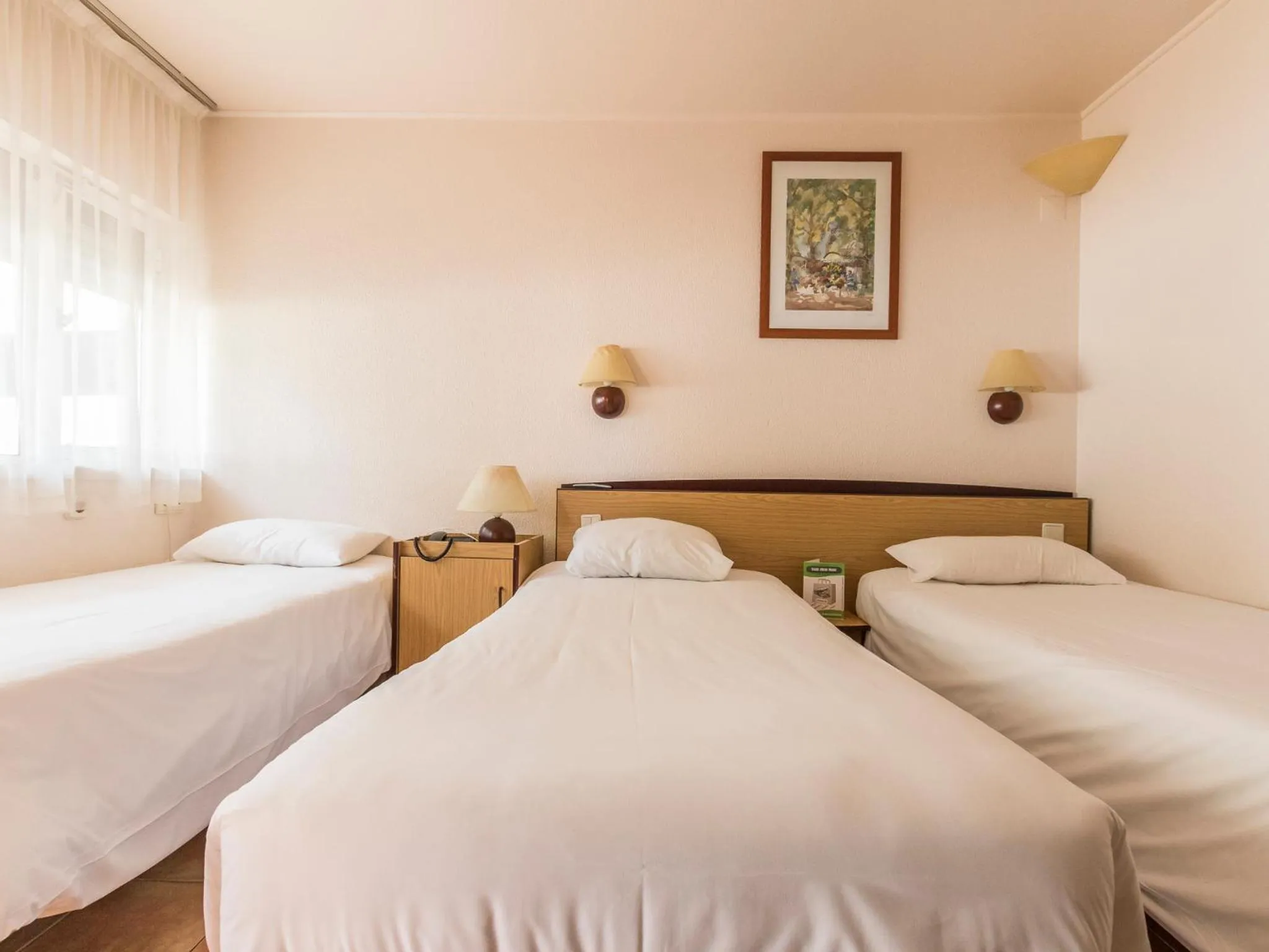Bed in Hotel Campanile Setubal