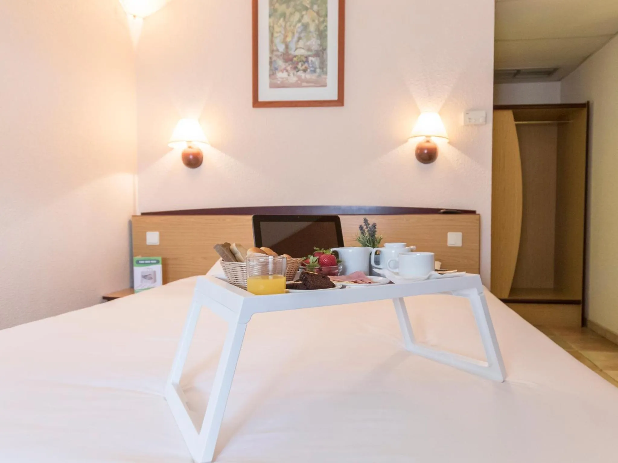 Continental breakfast, Bed in Hotel Campanile Setubal