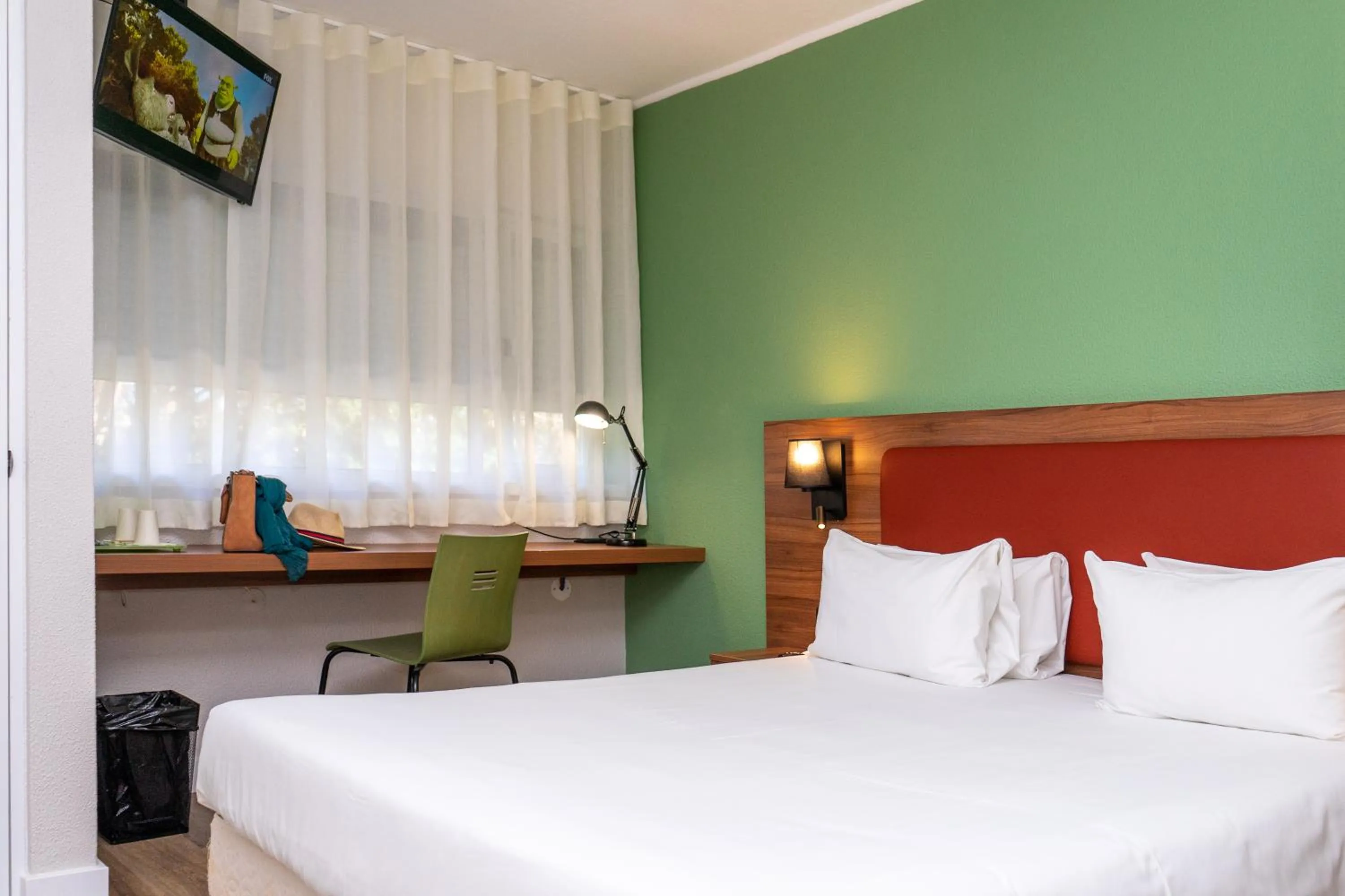 Decorative detail, Bed in Hotel Campanile Setubal